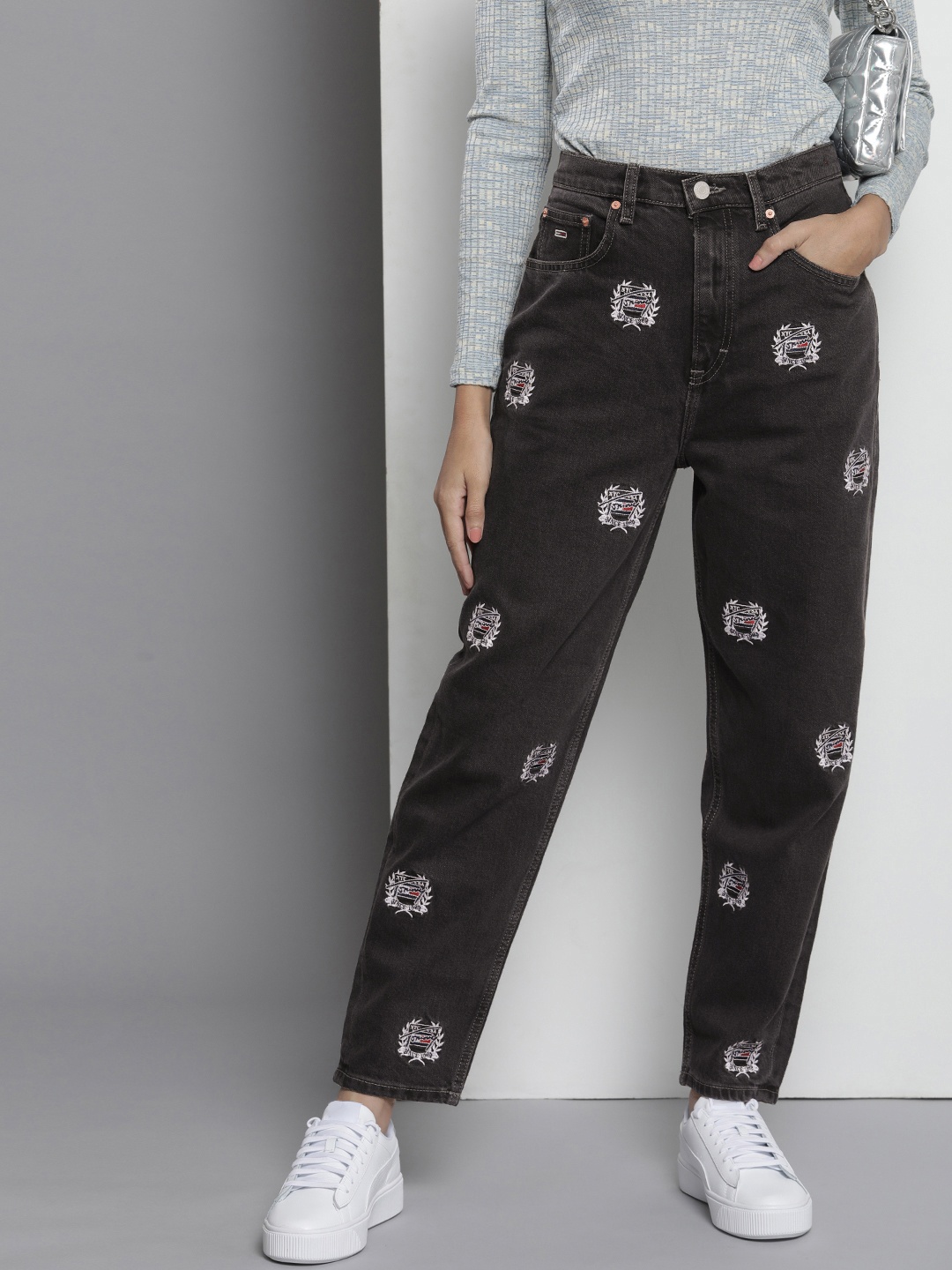 

Tommy Hilfiger Women High-Rise Light Fade Embroidered Stretchable Jeans, Black