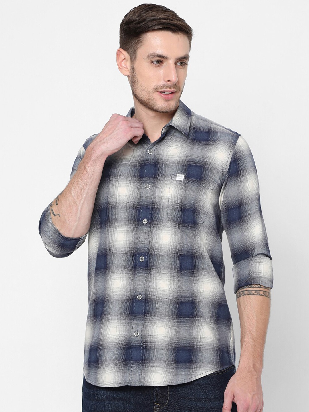 

Mufti Men Navy Blue Slim Fit Checked Pure Cotton Casual Shirt