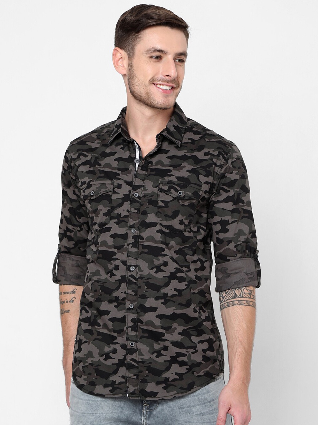 

Mufti Men Olive Green Slim Fit Printed Pure Cotton Casual Shirt