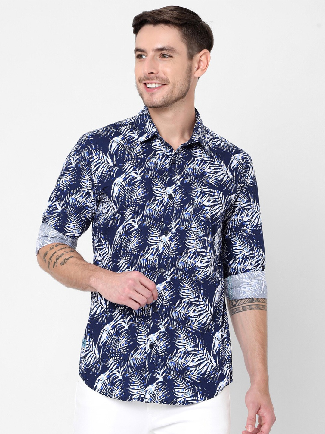 

Mufti Men Navy Blue Slim Fit Floral Printed Casual Shirt