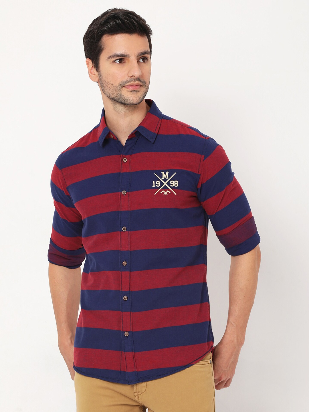 

Mufti Men Red Slim Fit Horizontal Stripes Pure Cotton Casual Shirt