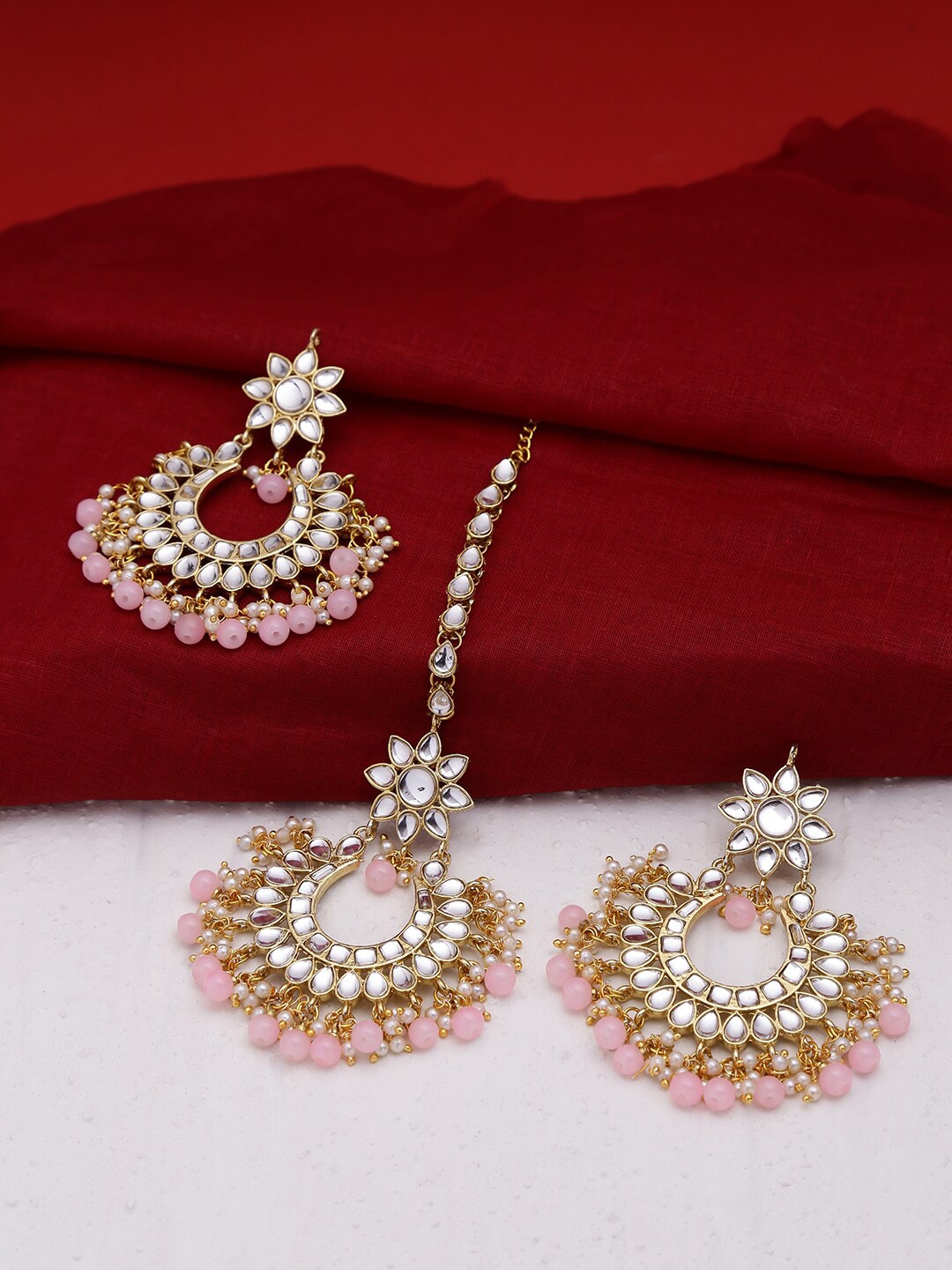 

LIVE EVIL Pink Gold Plated Kundan & Pearl Earrings with Maang Tikka