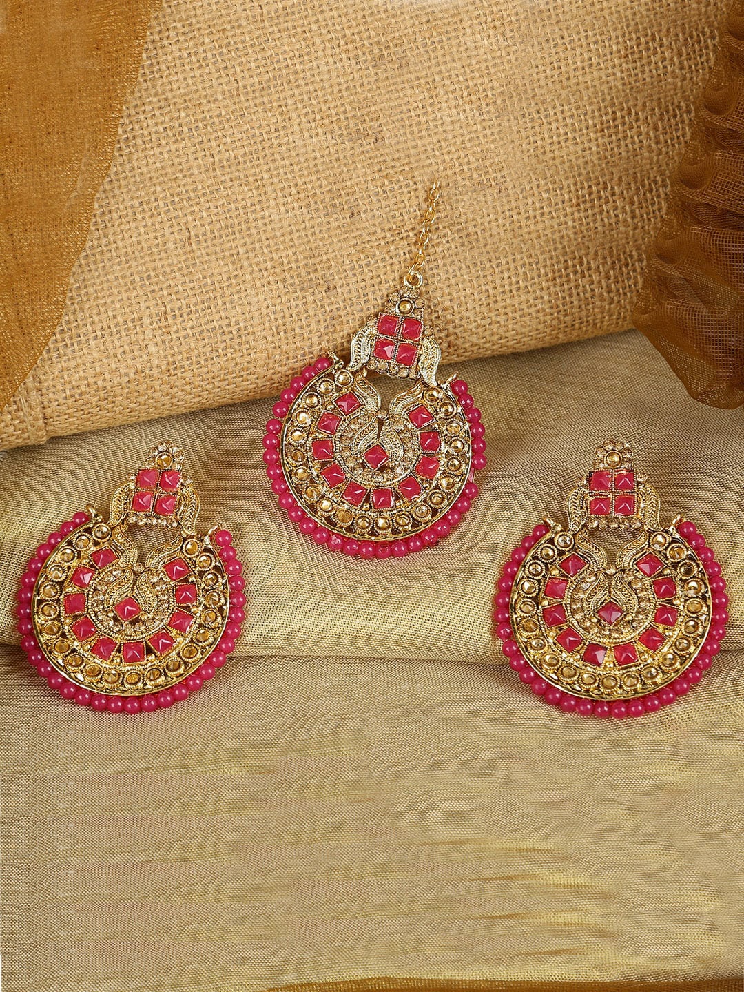 

LIVE EVIL Pink & Gold-Toned Kundan Studded Maang Tika With Earrings Set