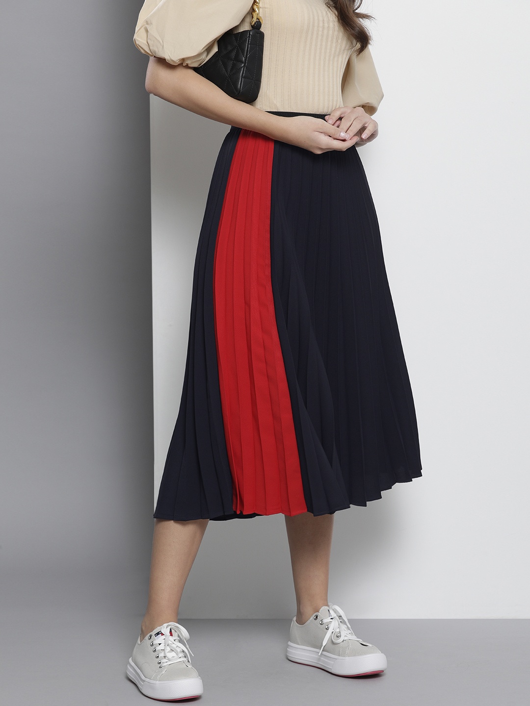 

Tommy Hilfiger Women Navy Blue & Red Colourblocked Accordion Pleated Midi A-line Skirt