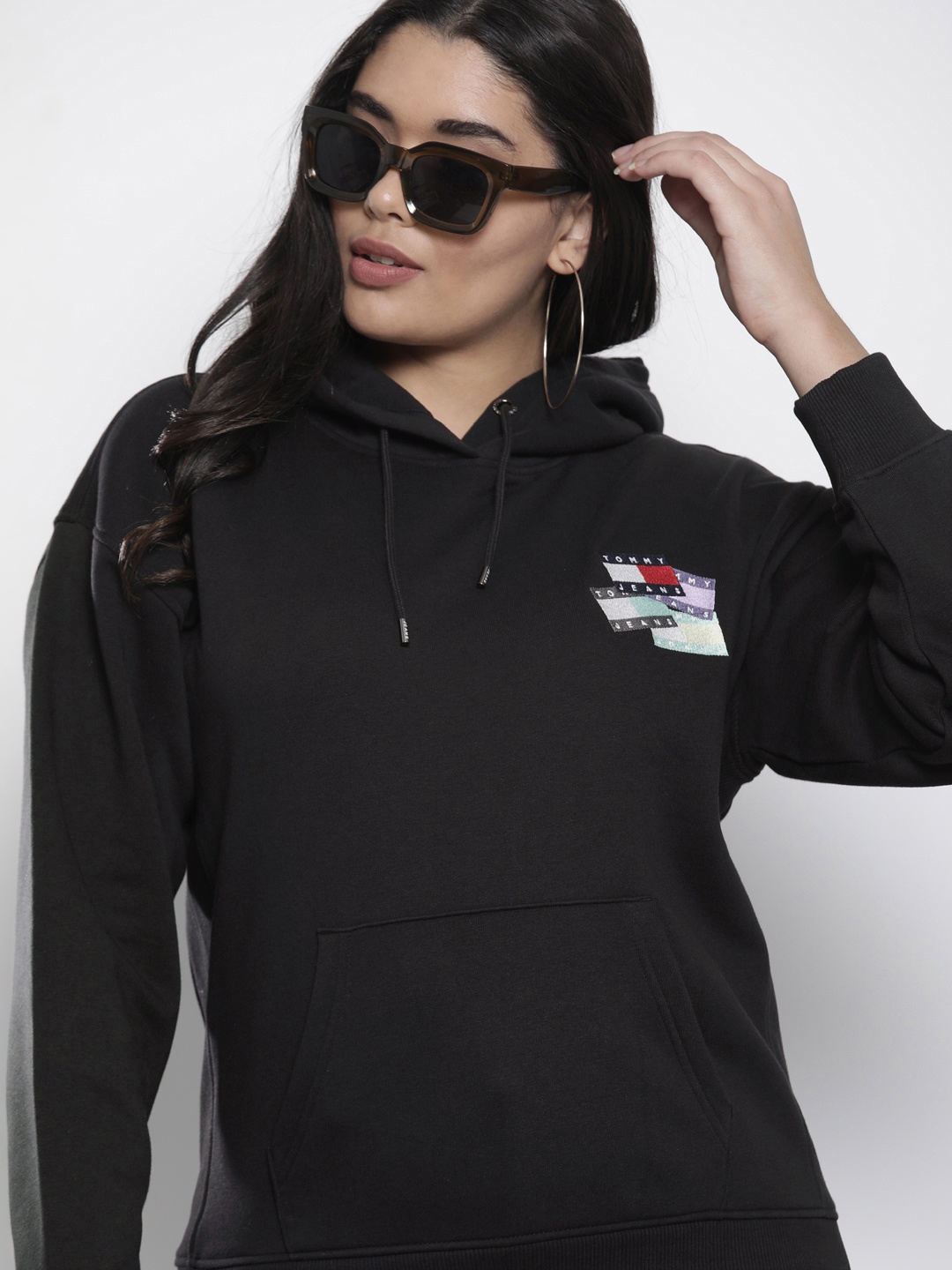 

Tommy Hilfiger Women Black Hooded Sweatshirt with Applique Detail