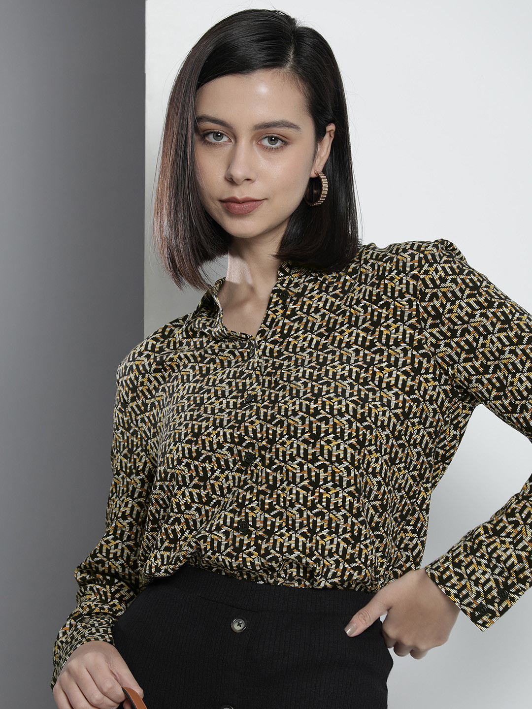 

Tommy Hilfiger Women Black Geometric Printed Casual Shirt