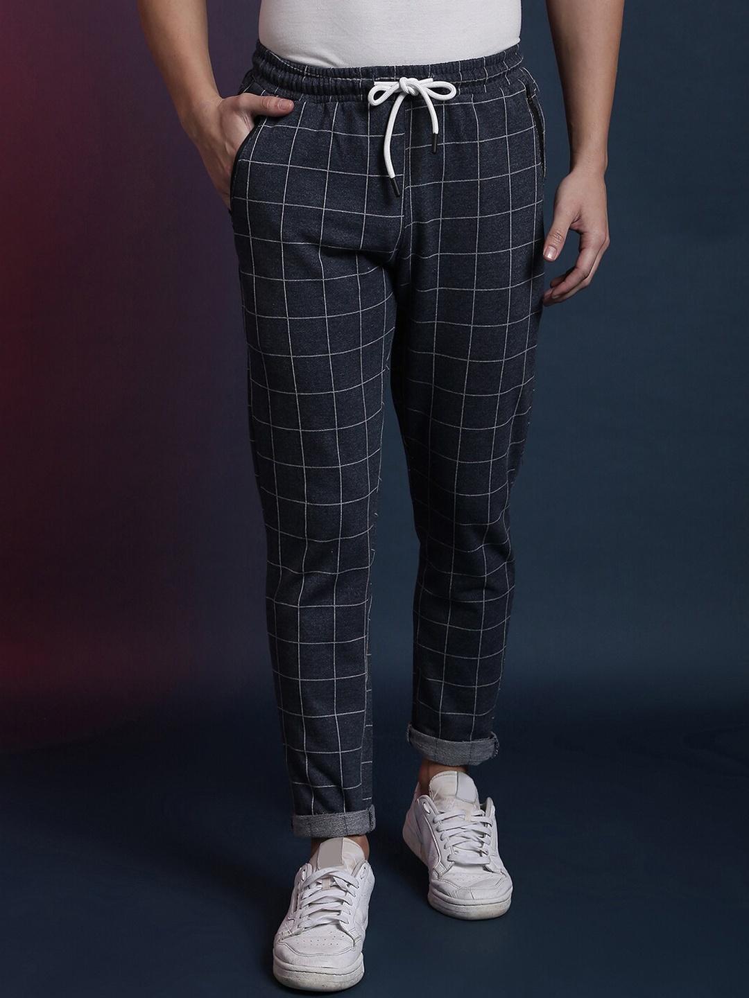 

Campus Sutra Men Navy Blue & White Checked Cotton Jogger