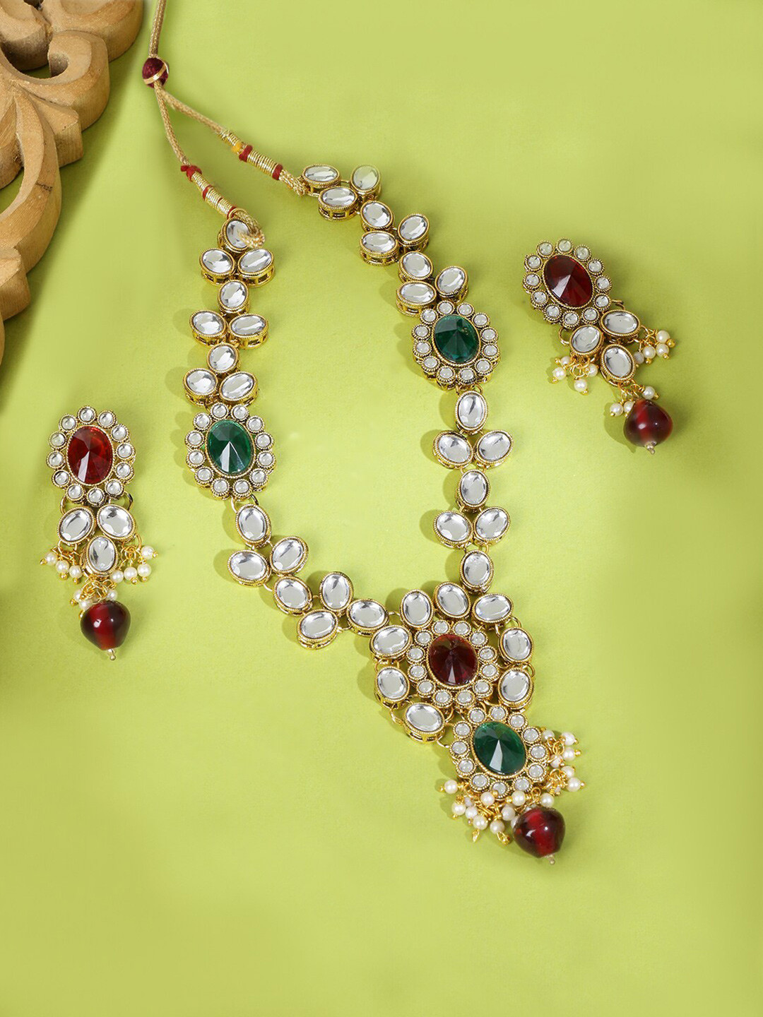 

LIVE EVIL White & Maroon Gold Plated Kundan Jadau Jewellery Set