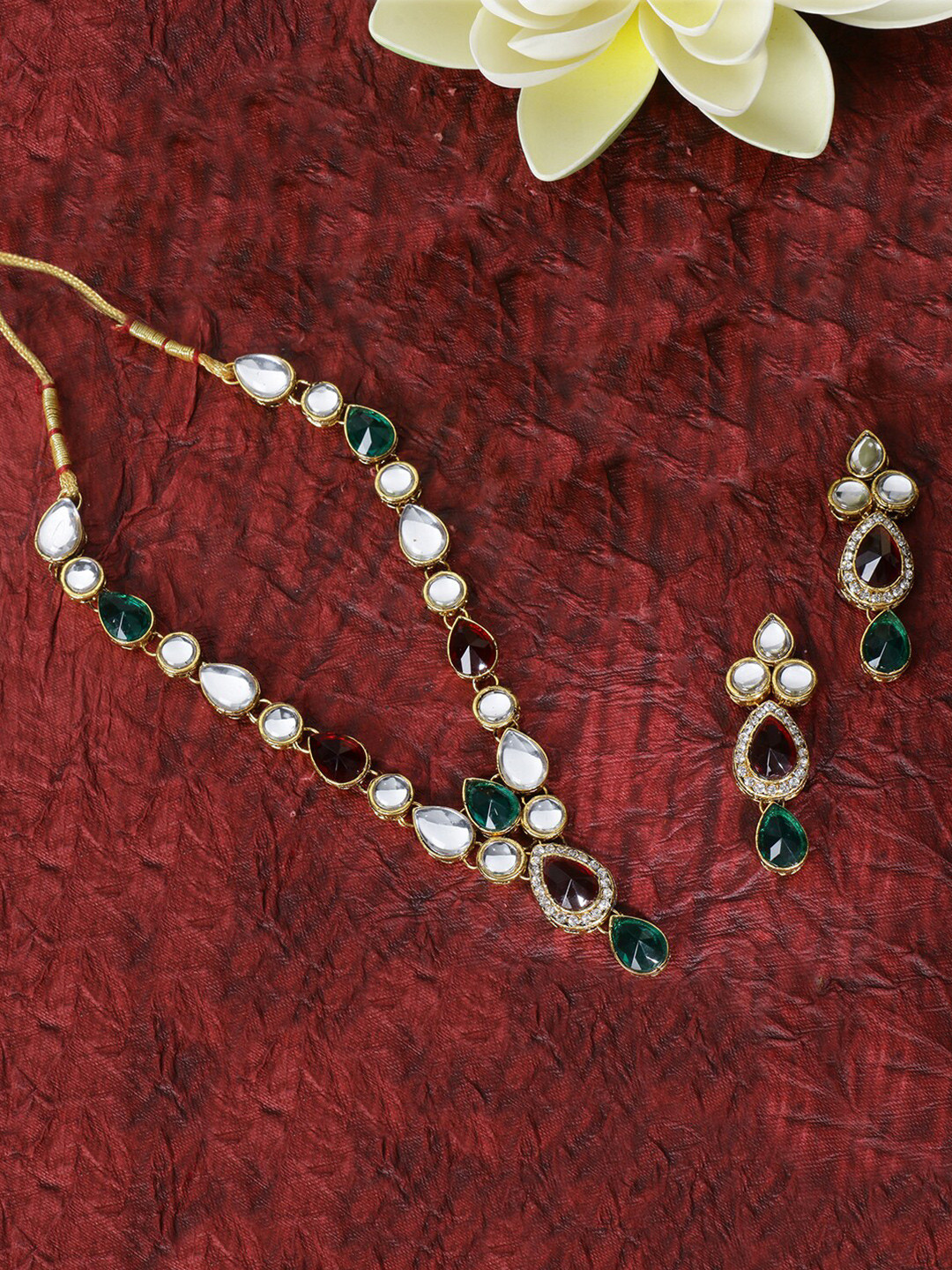 

LIVE EVIL Green & Gold-Toned Kundan Stone Studded Jewellery Set, Red