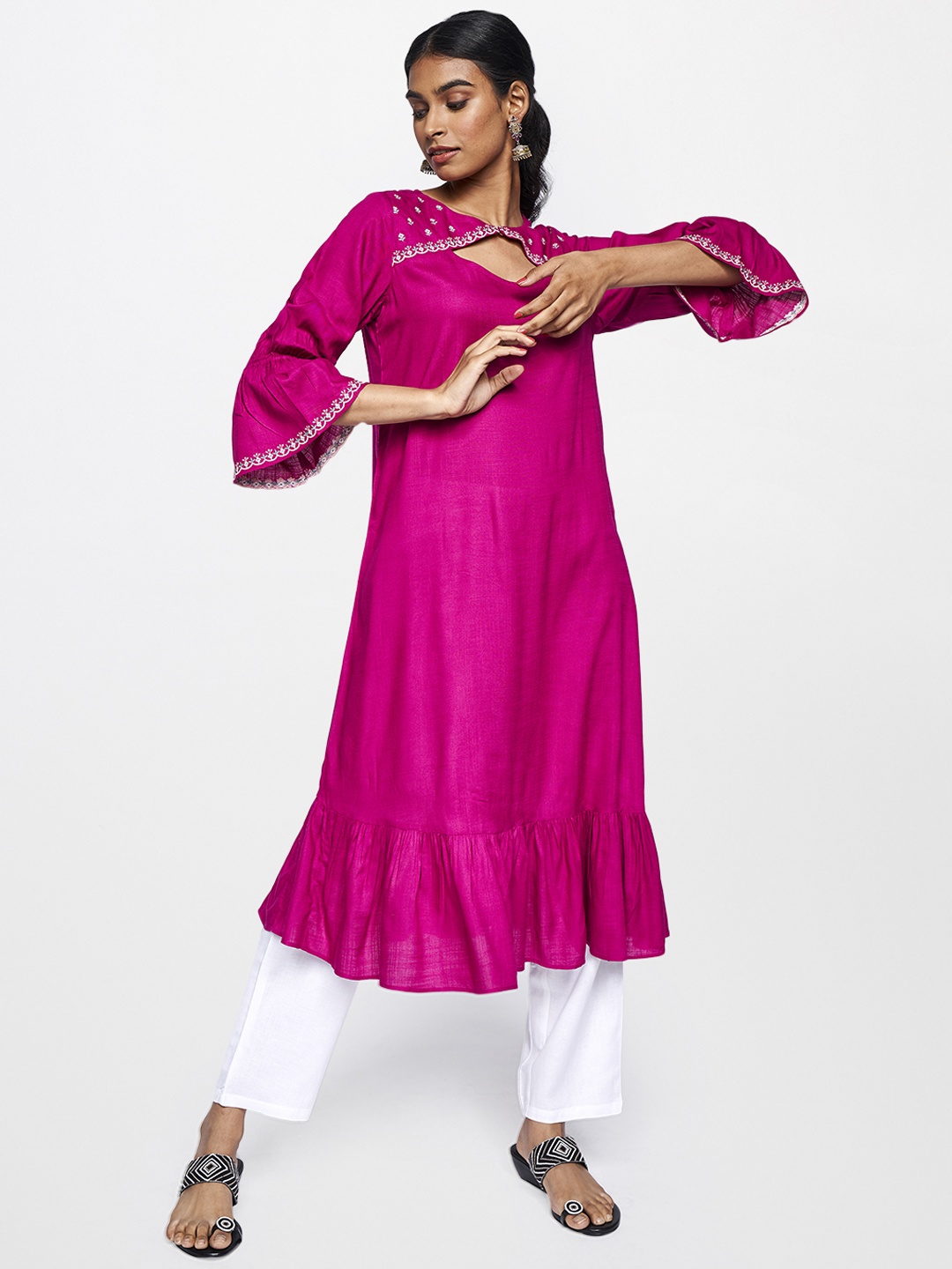 

Global Desi Women Magenta Ethnic Motifs Printed Keyhole Neck Flared Sleeves Kurta