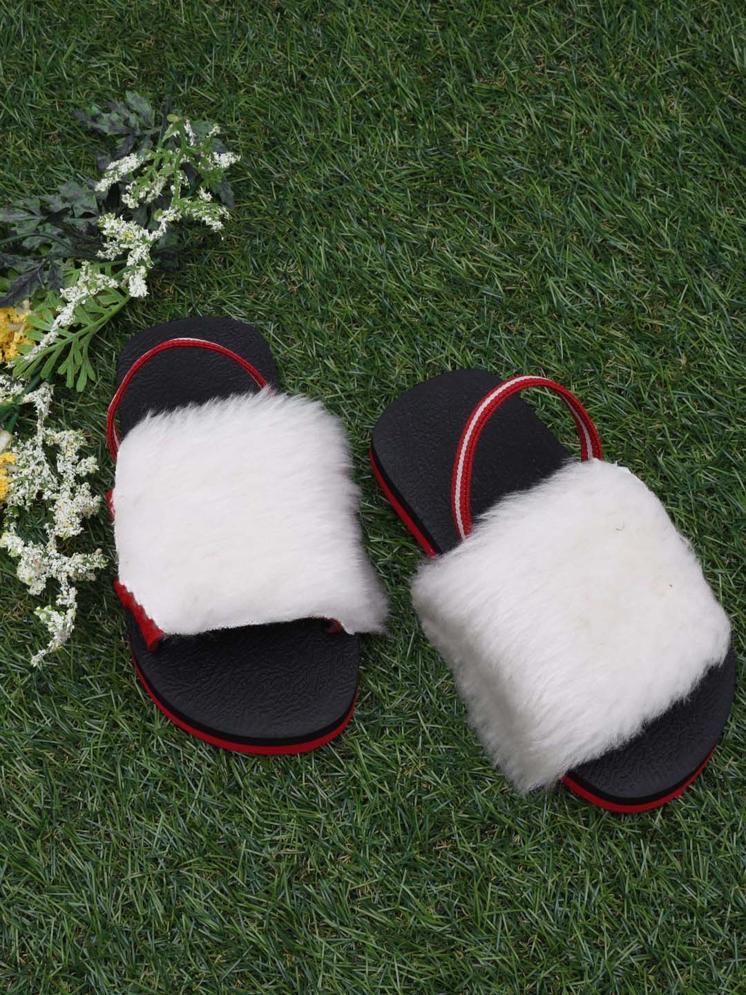 

DChica Girls Black Open Toe Sliders