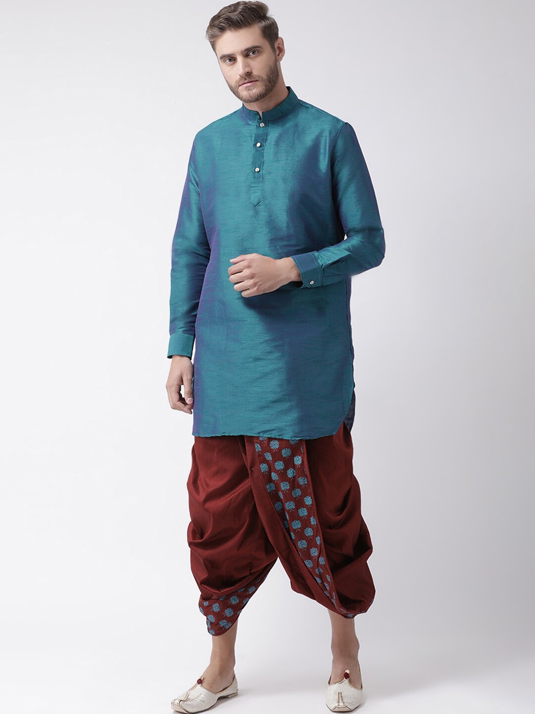 

DEYANN Men Blue Solid Dupion Silk Kurta with Printed Dhoti Pants