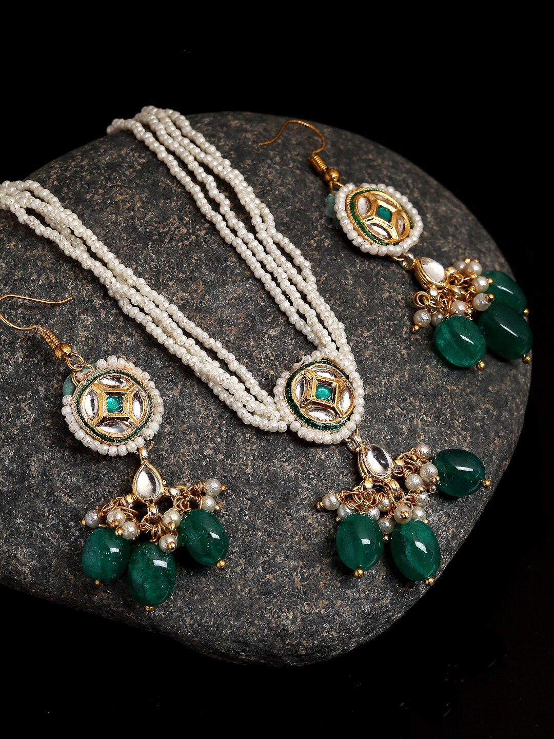 

DUGRISTYLE Gold-Plated Green Kundan-Studded & Beaded Jewellery Set