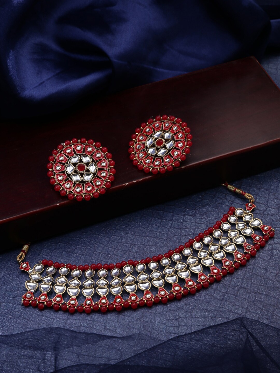 

LIVE EVIL Red & Gold-Toned Kundan Stone Studded Jewellery Set