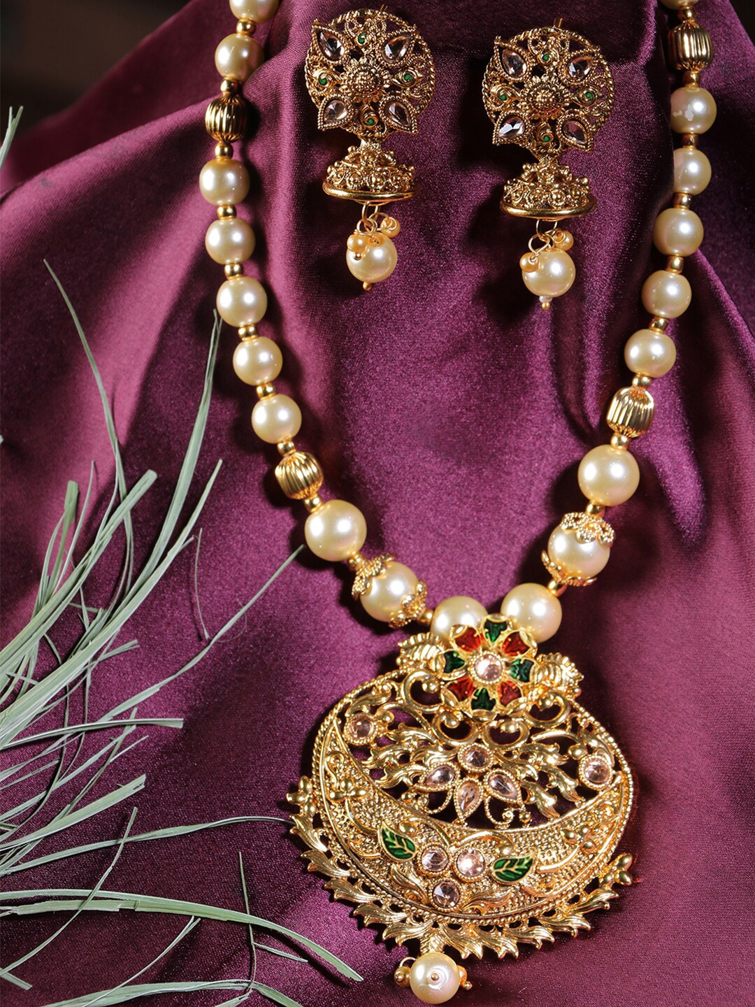 

LIVE EVIL Transparent & Gold-Plated Kundan Studded Jewellery Set