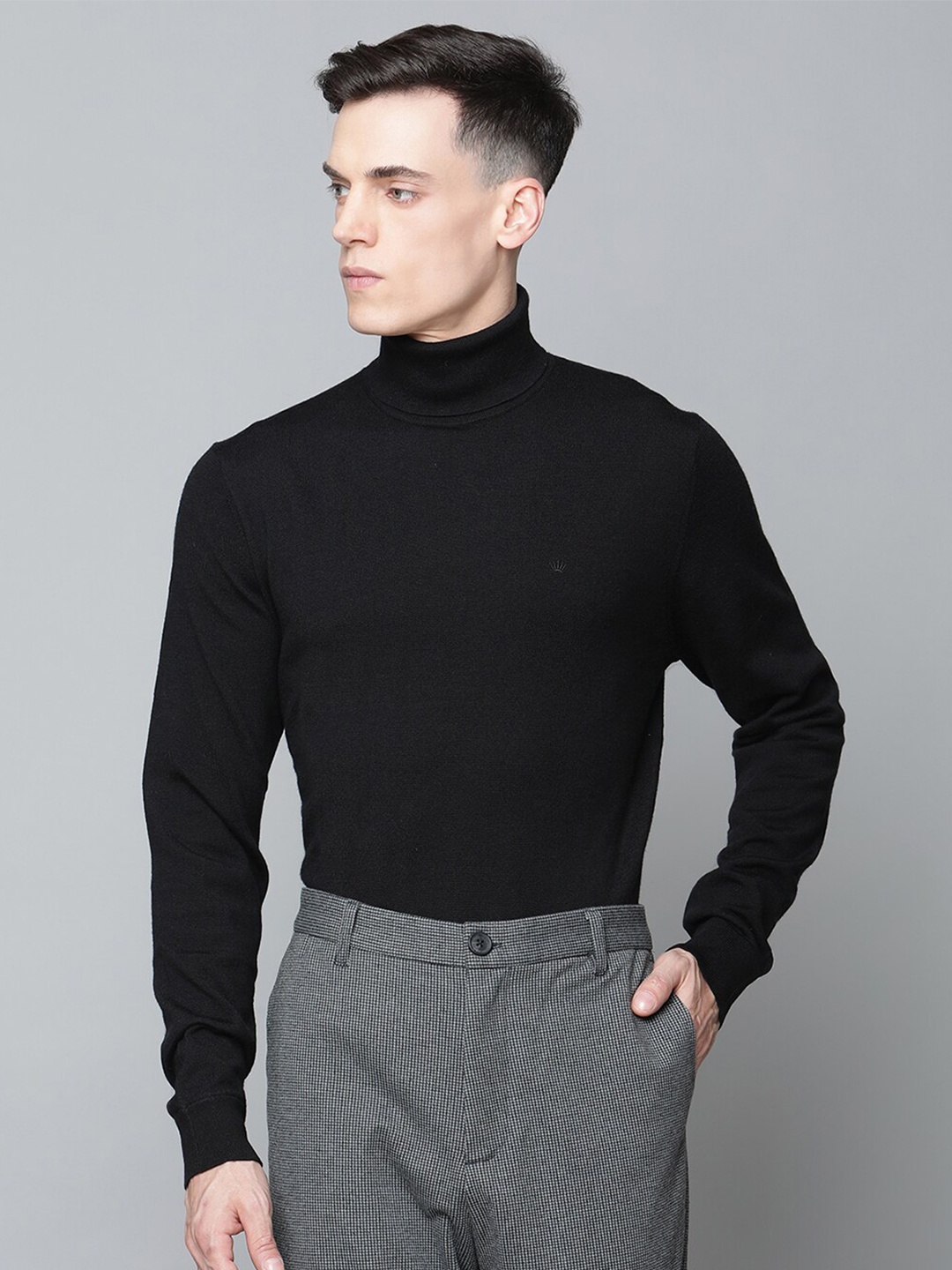 

JUNK de LUXE Men Black Solid Turtle Neck Pullover