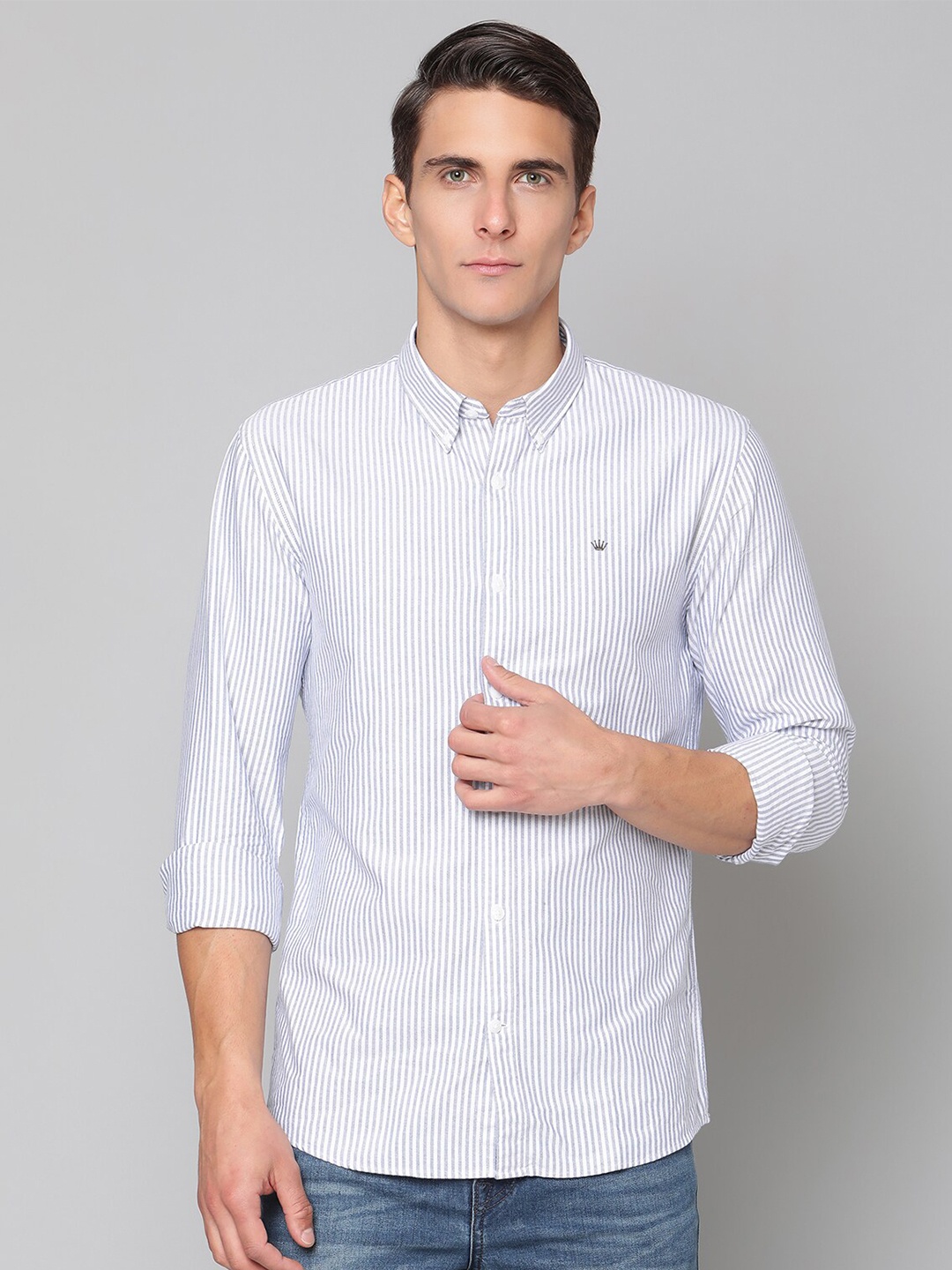 

JUNK de LUXE Men White Slim Fit Striped Pure Cotton Casual Shirt