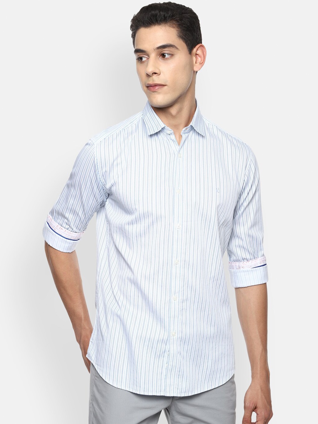 

V Dot Men Blue Slim Fit Striped Casual Shirt