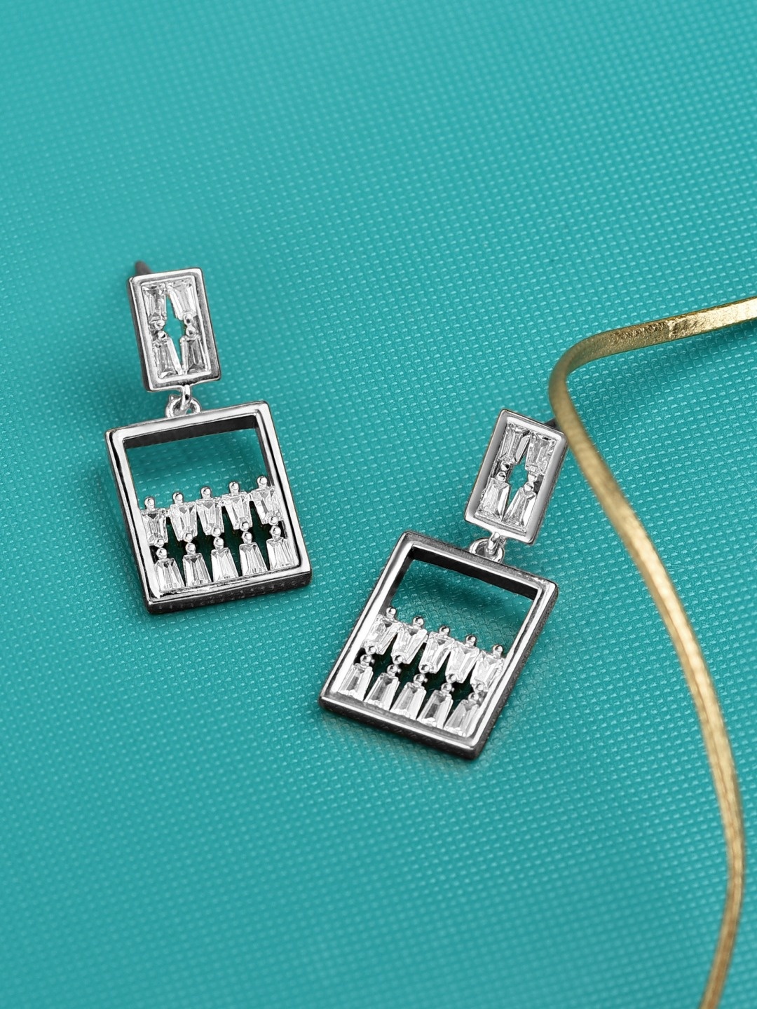 

AMI Silver-Toned Contemporary Drop Earrings