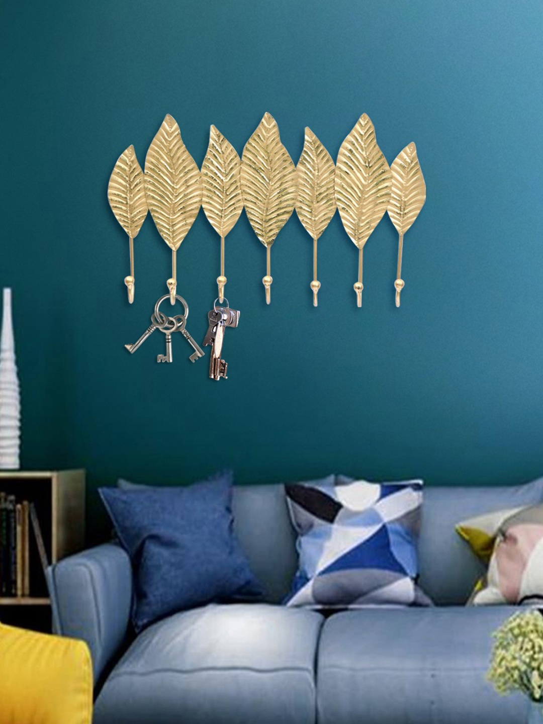 

Aapno Rajasthan Golden 7 Leaf Key Hanger, Gold