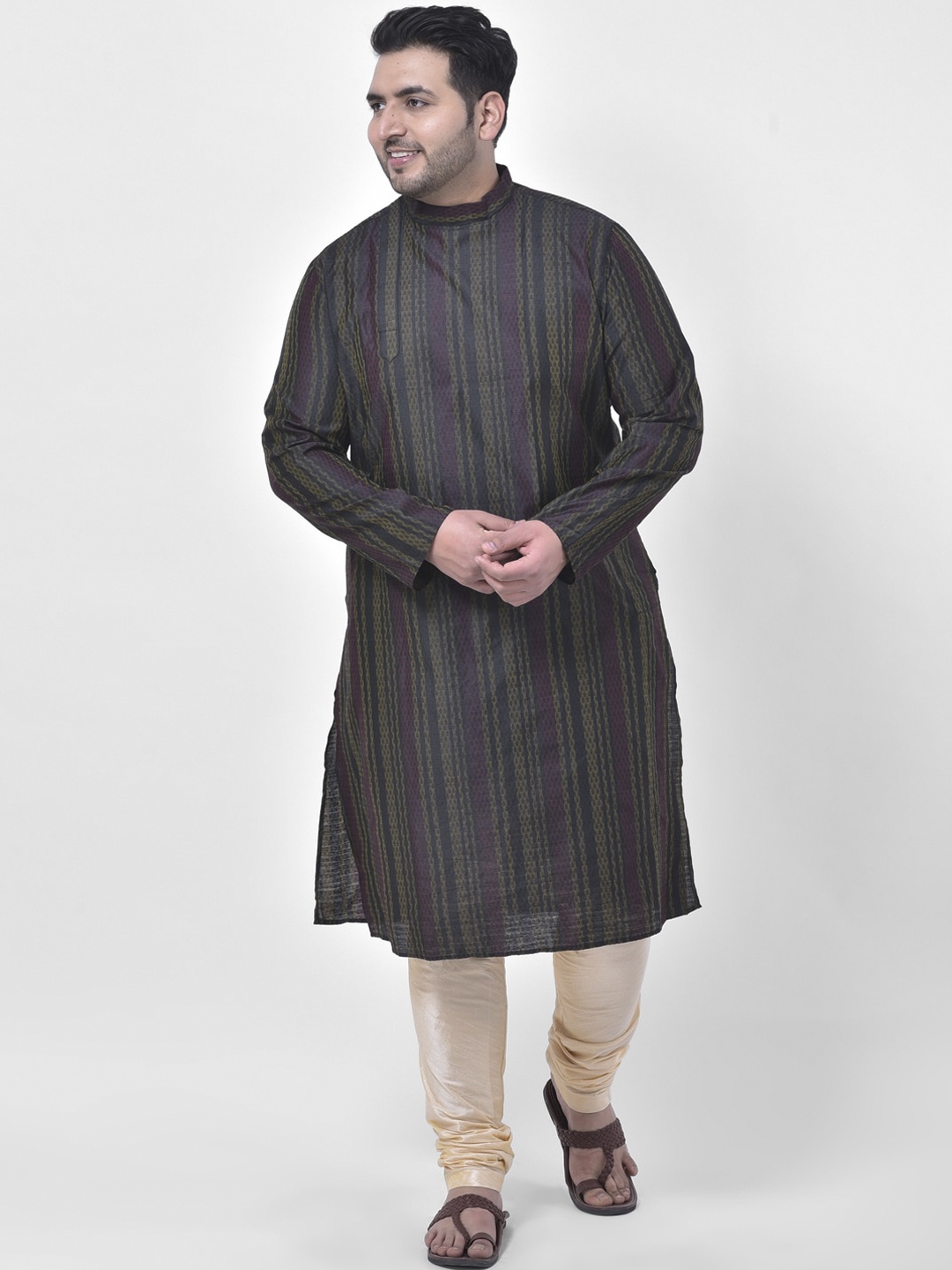 

DEYANN PLUS Men Black Pleated Kurta with Churidar
