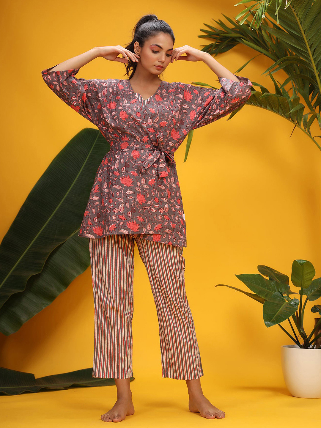 

JISORA Women Grey & Peach-Coloured Pure Cotton Striped Night suit