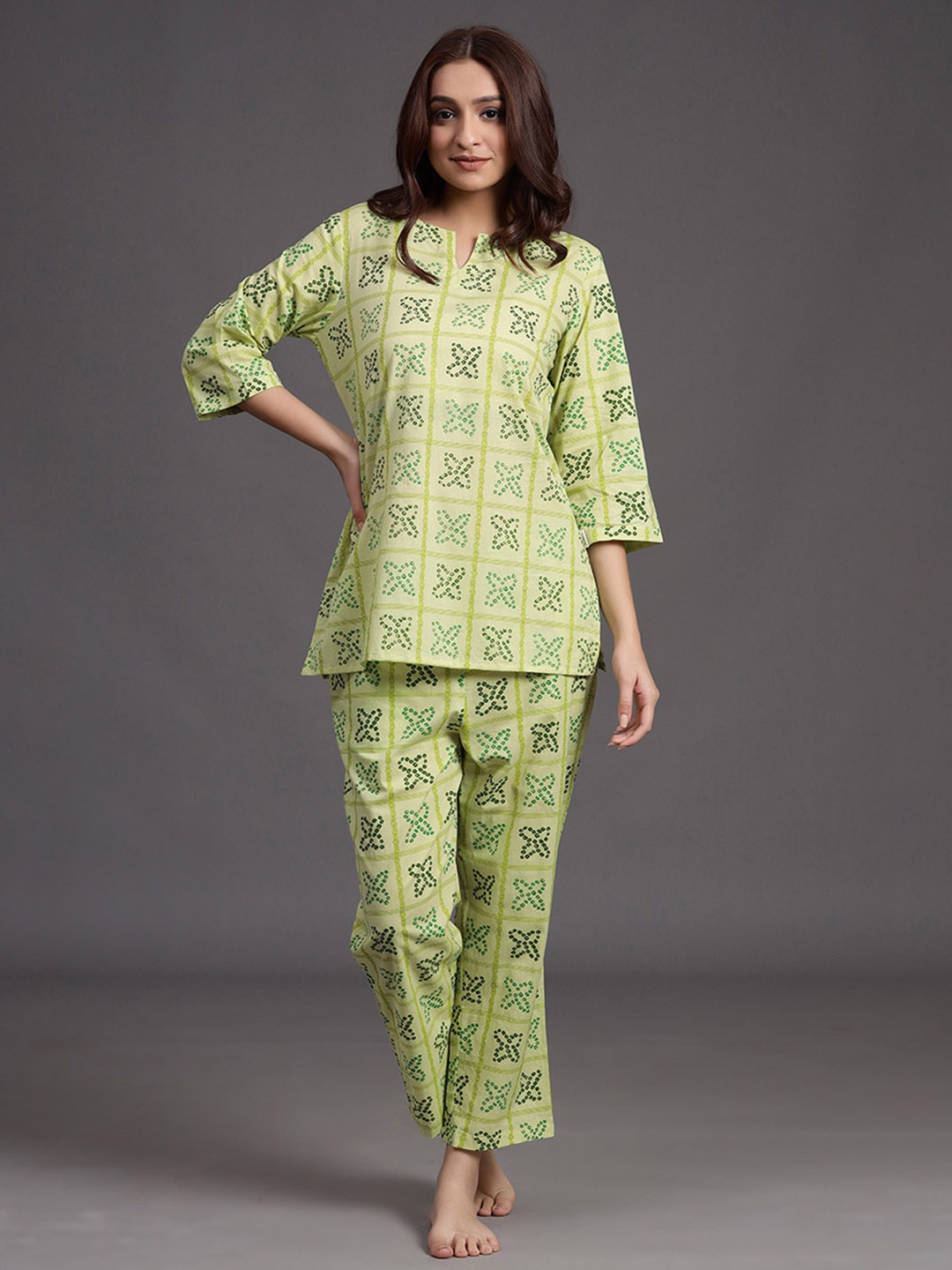 

JISORA Women Green Printed Pure Cotton Night suit