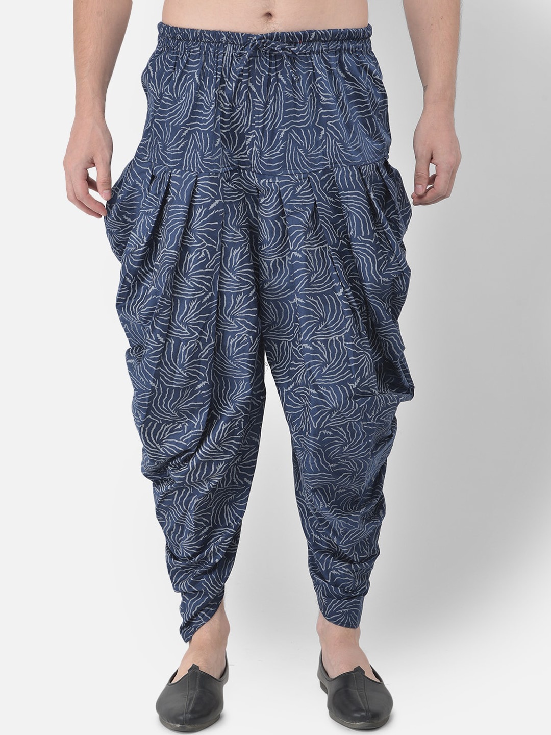 

TABARD Men Blue & White Printed Pure Cotton Patiala