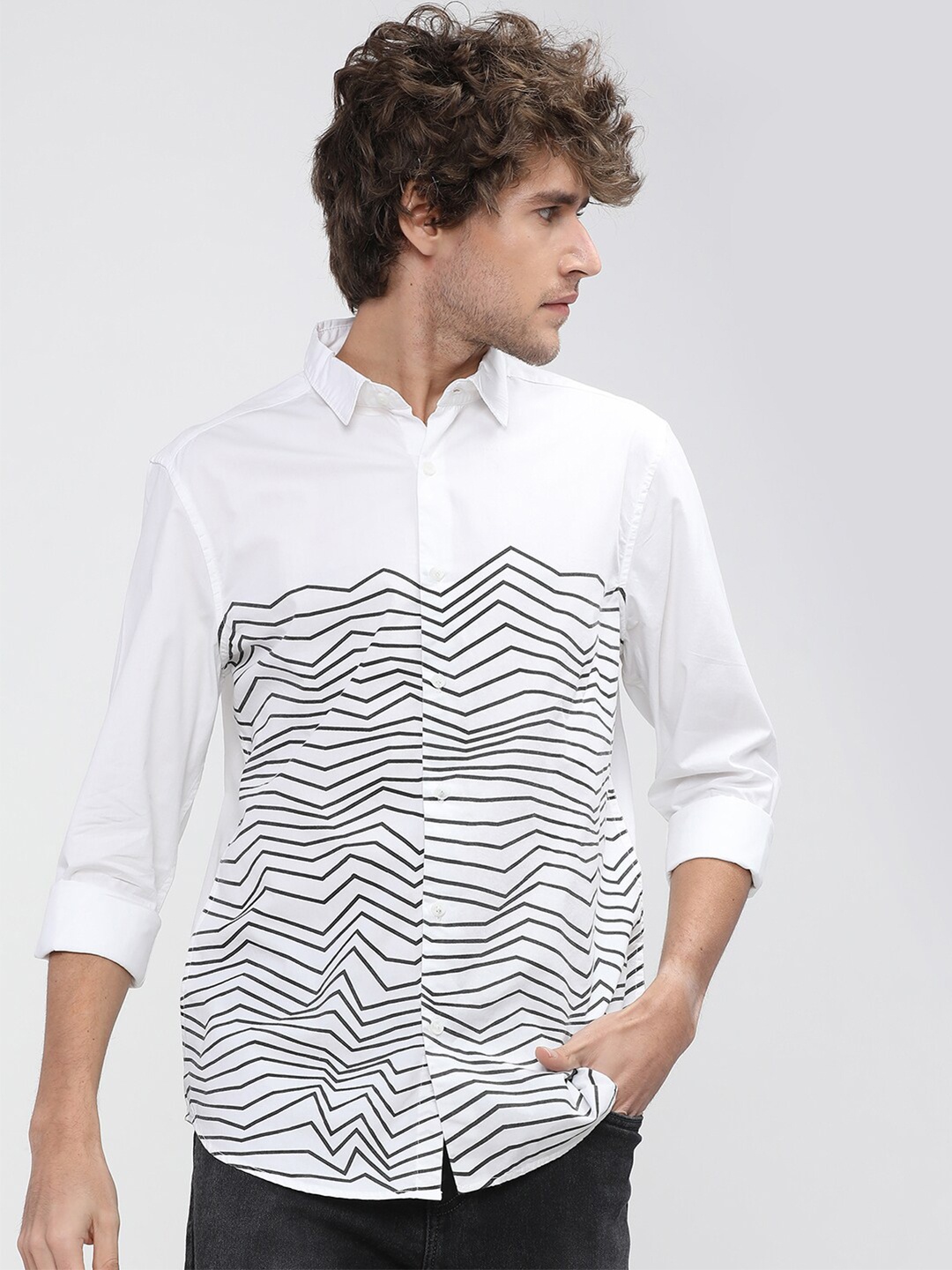 

HIGHLANDER Men White Slim Fit Horizontal Stripes Striped Casual Shirt