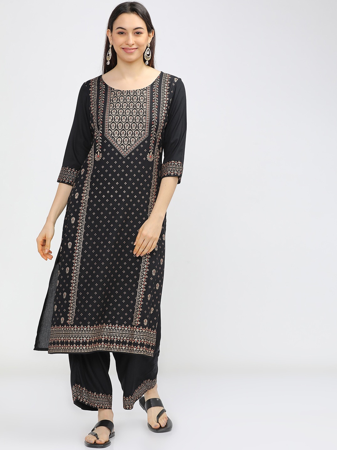 

Vishudh Women Black & Gold-Coloured Ethnic Motifs Printed Kurta with Trousers