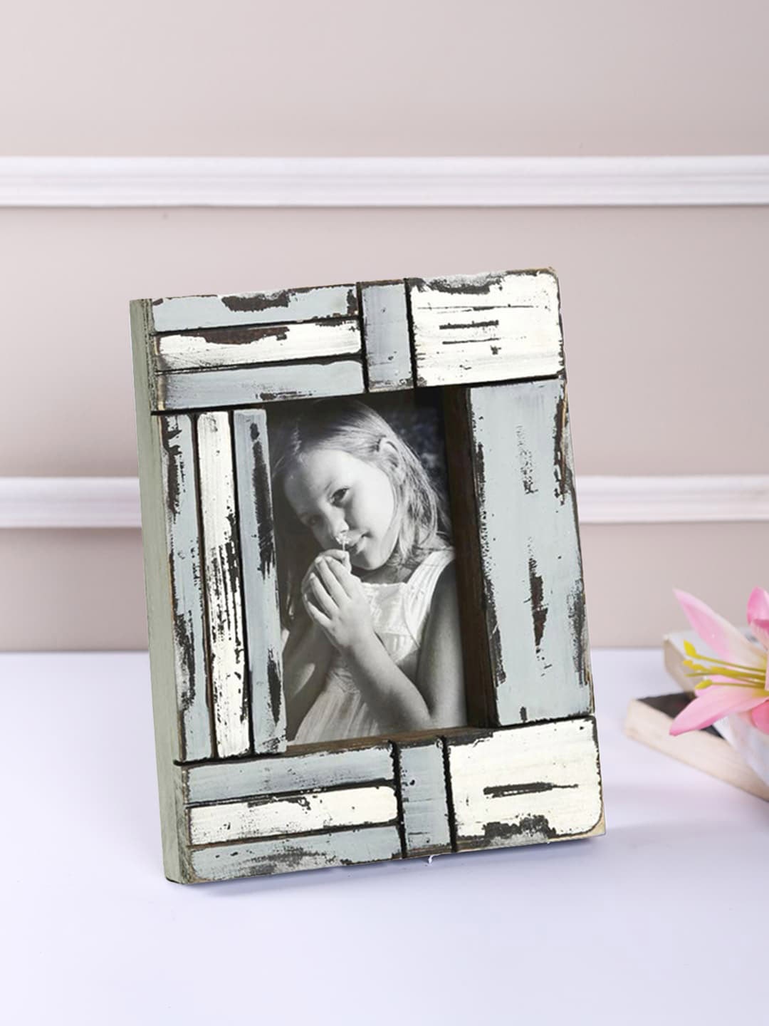 

Aapno Rajasthan Blue & White Wooden Frame