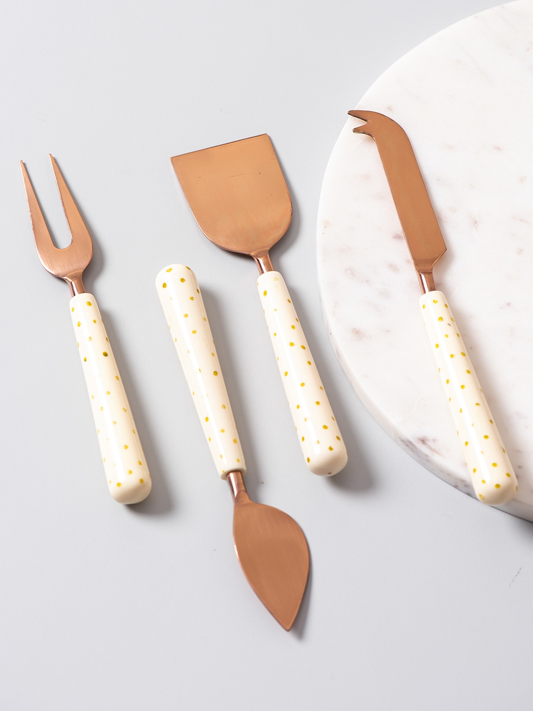 

nestroots Set of 4 White & Gold-Toned Serving Cutlery