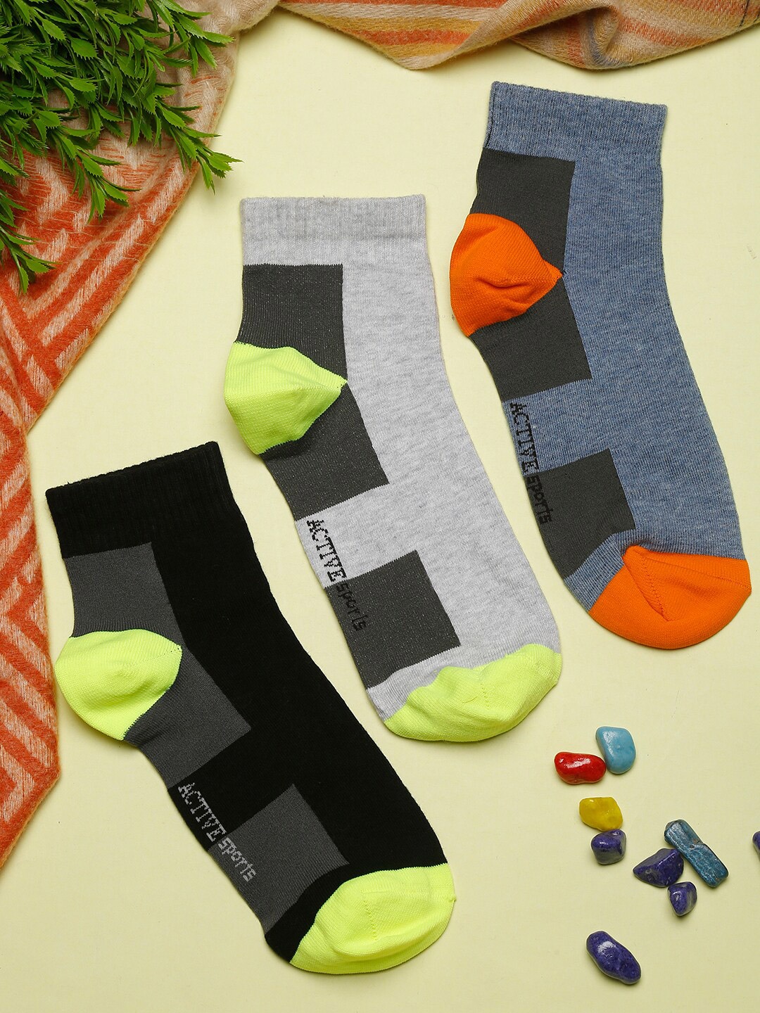 

MUTAQINOTI Men Pack Of 3 Assorted Ankle-Length Antimicrobial Socks