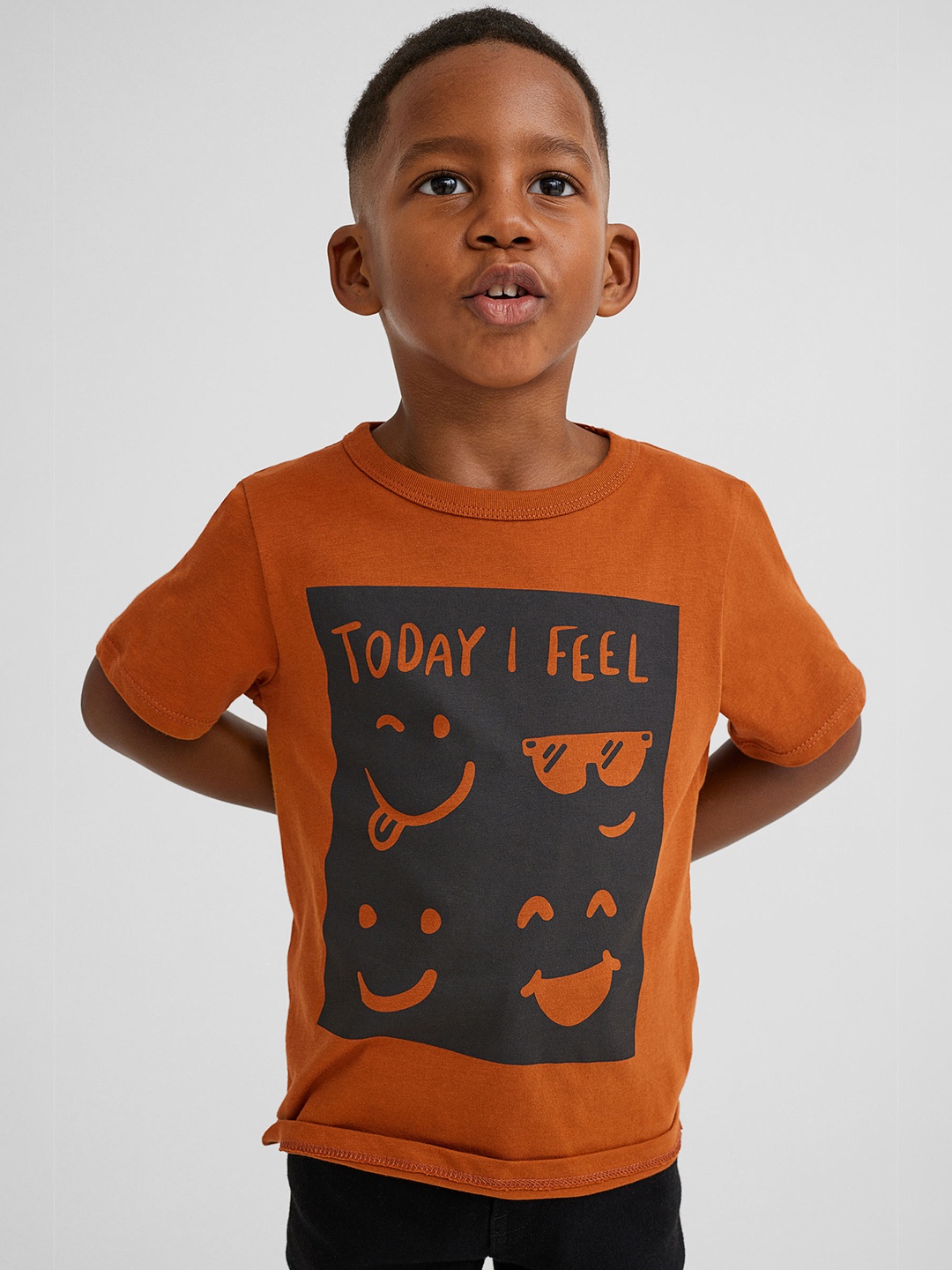 

H&M Boys Brown Printed T-shirt