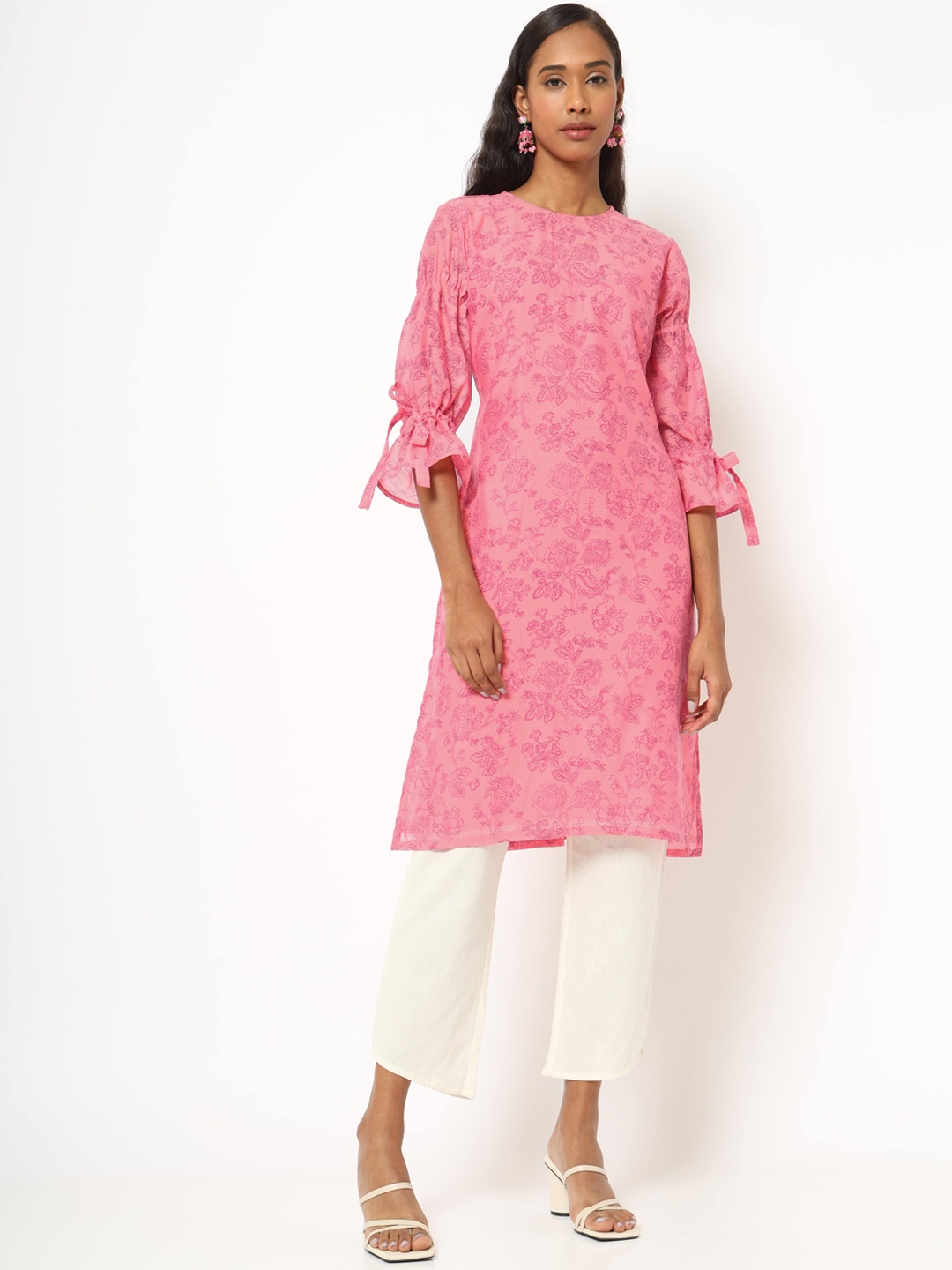 

Saaki Women Pink Floral Printed Puff Sleeve Kurta