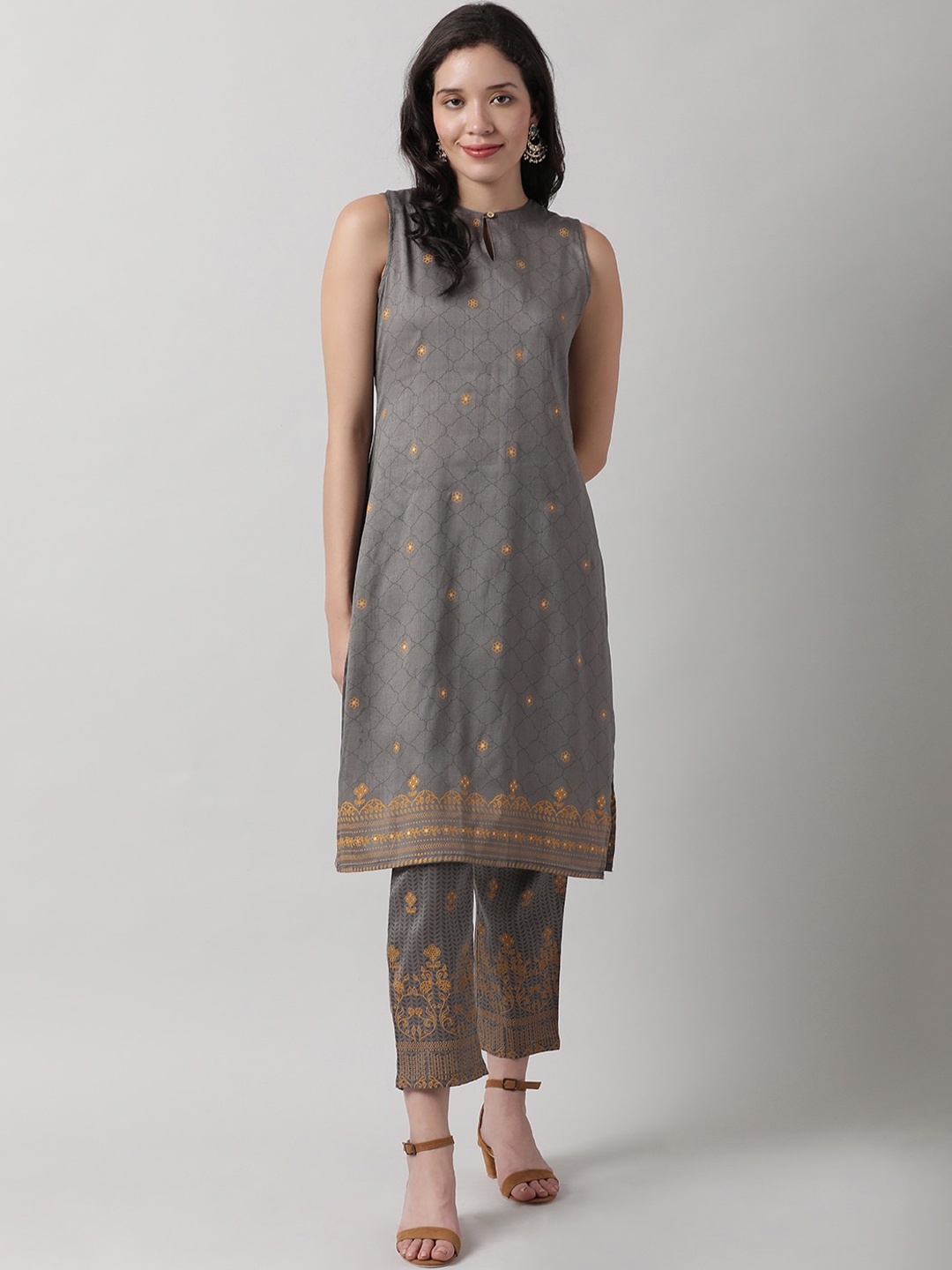 

Saaki Women Grey Geometric Embroidered Thread Work Anarkali Kurta