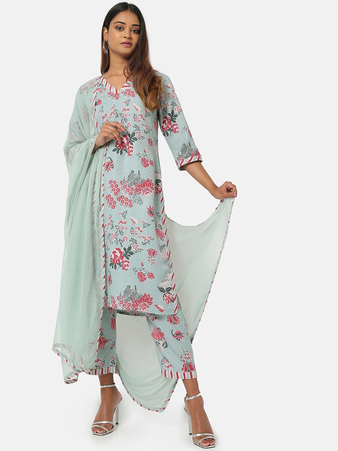 

Saaki Women Green Floral Printed Layered Kurti with Dhoti Pants & With Dupatta