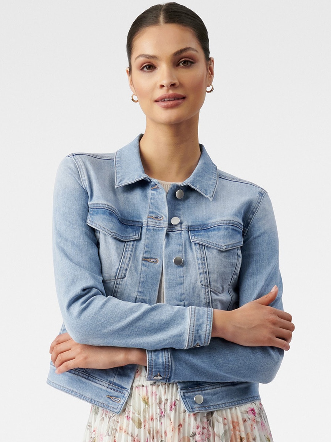 

Forever New Women Blue Washed Crop Denim Jacket