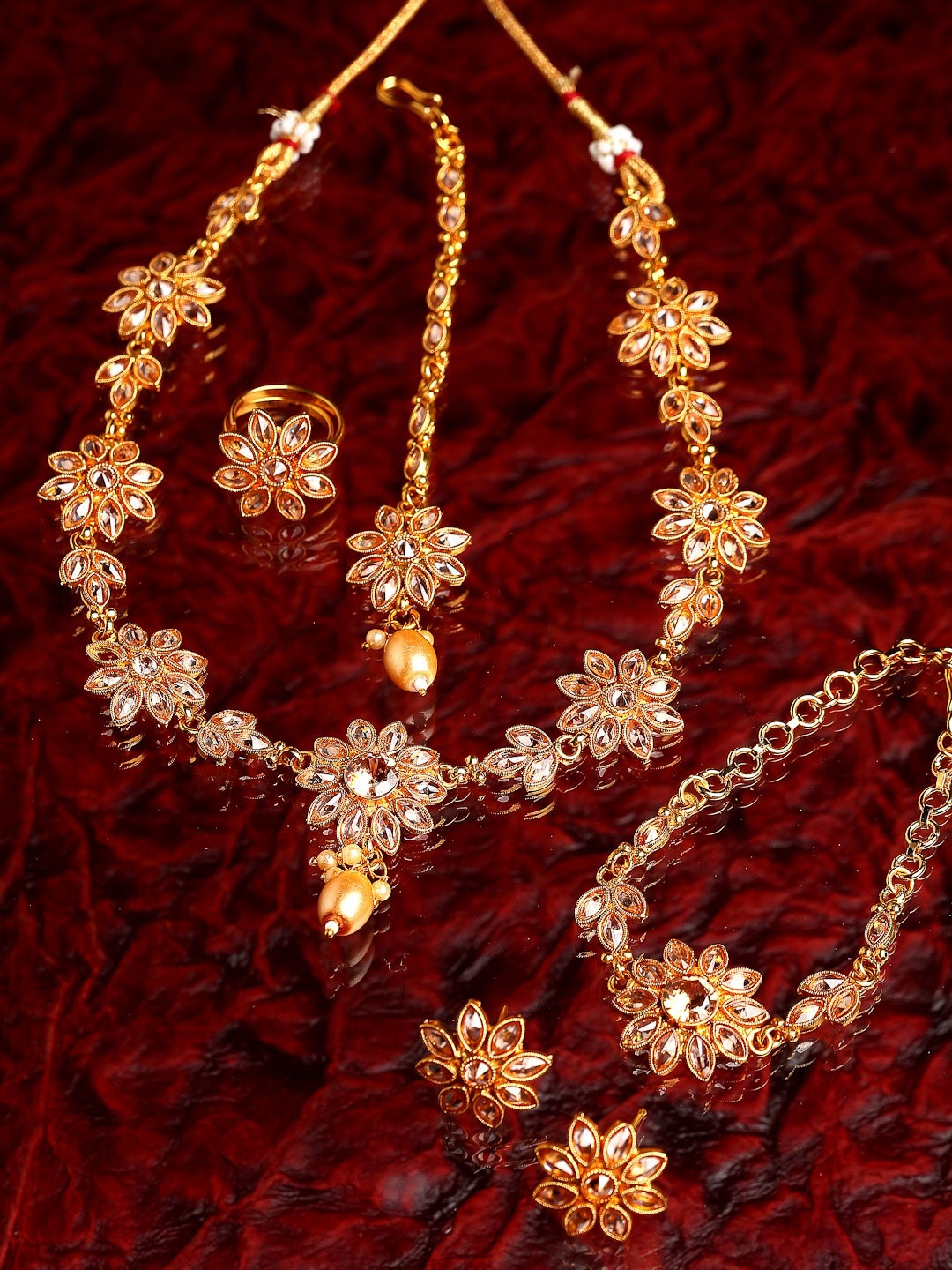 

ZENEME Gold-plated & Beige Kundan-Studded Floral Jadau Jewellery Set