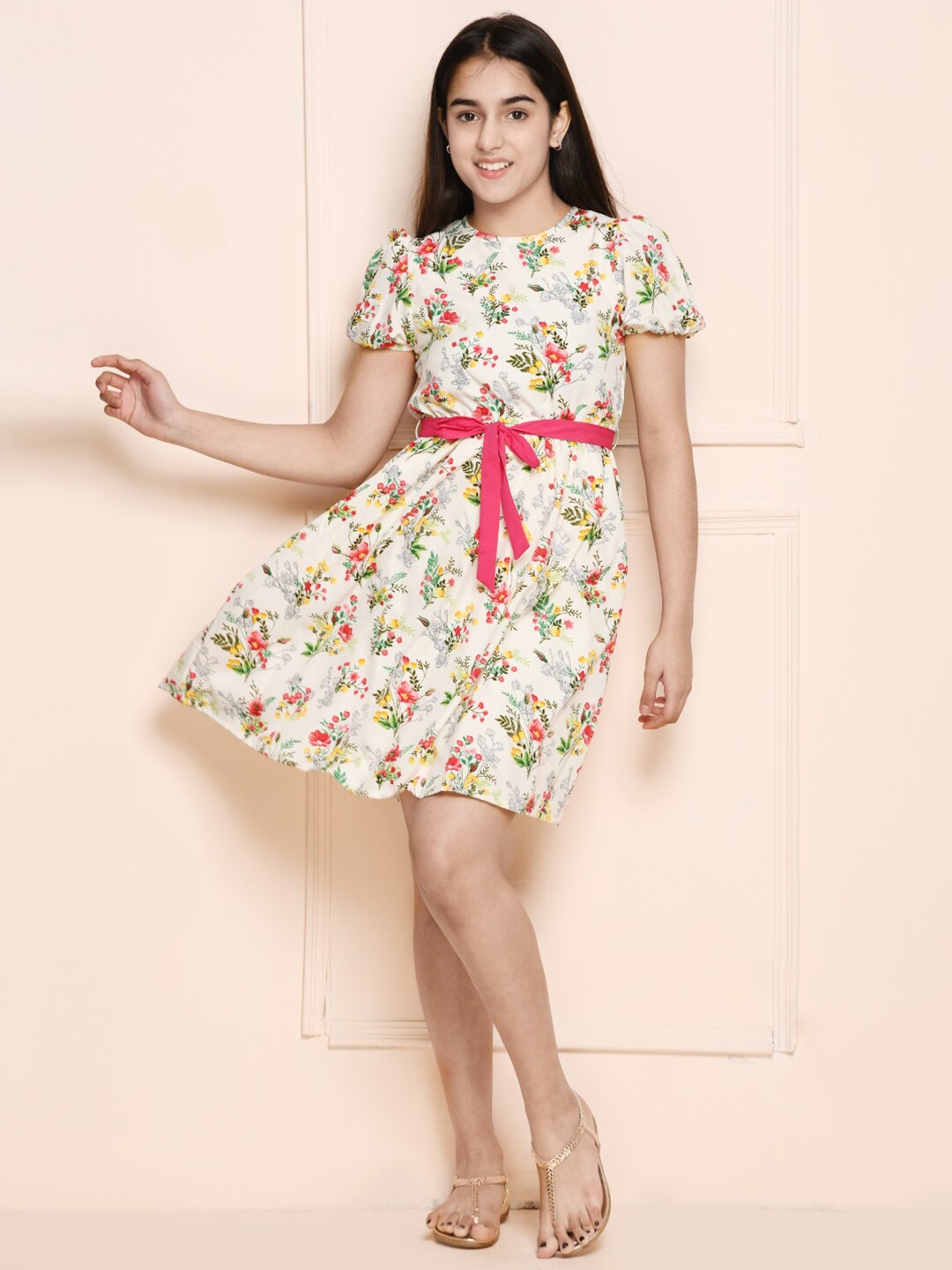 

LilPicks White Floral Crepe Dress