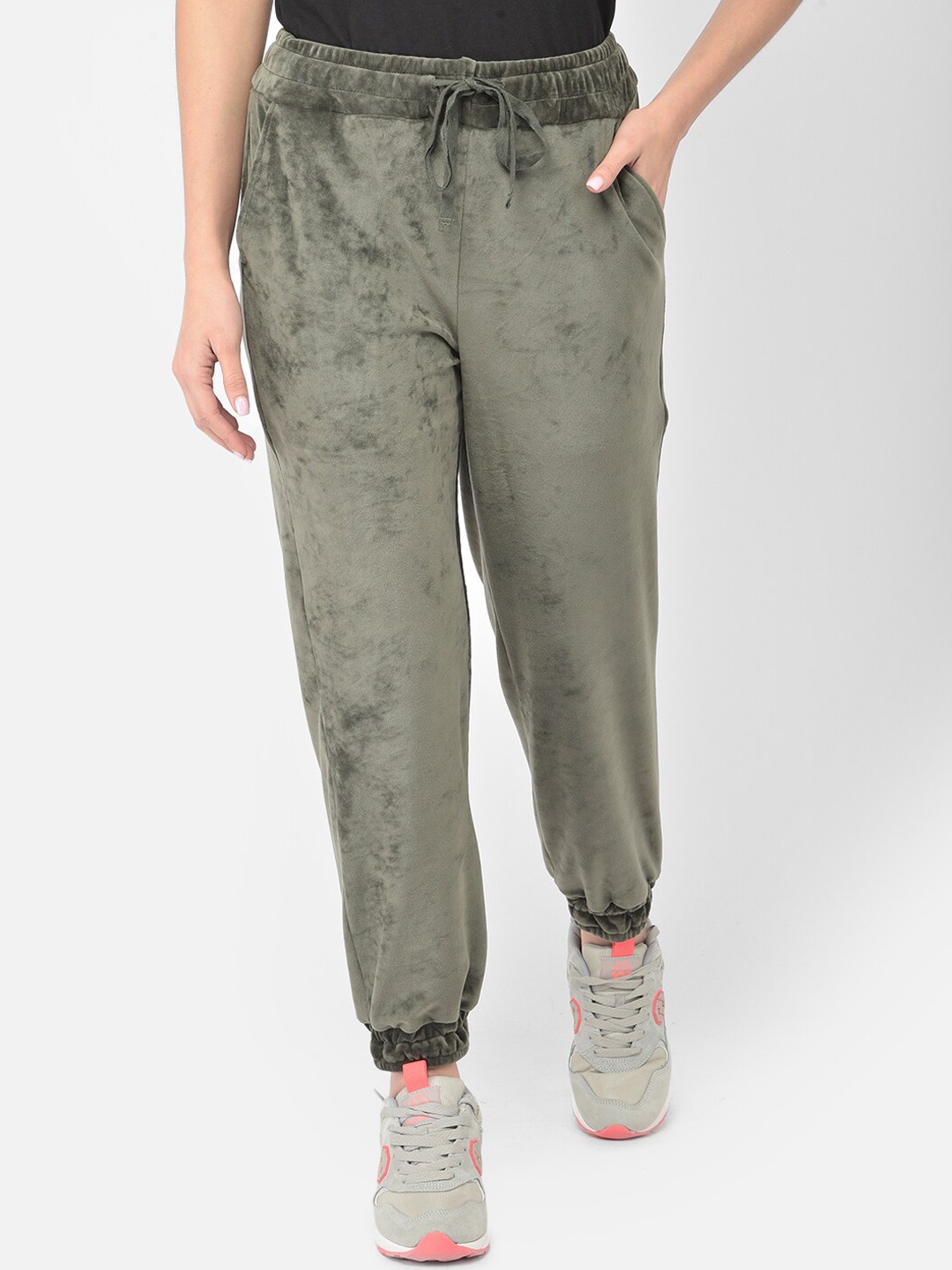 

Latin Quarters Women Green Solid Joggers