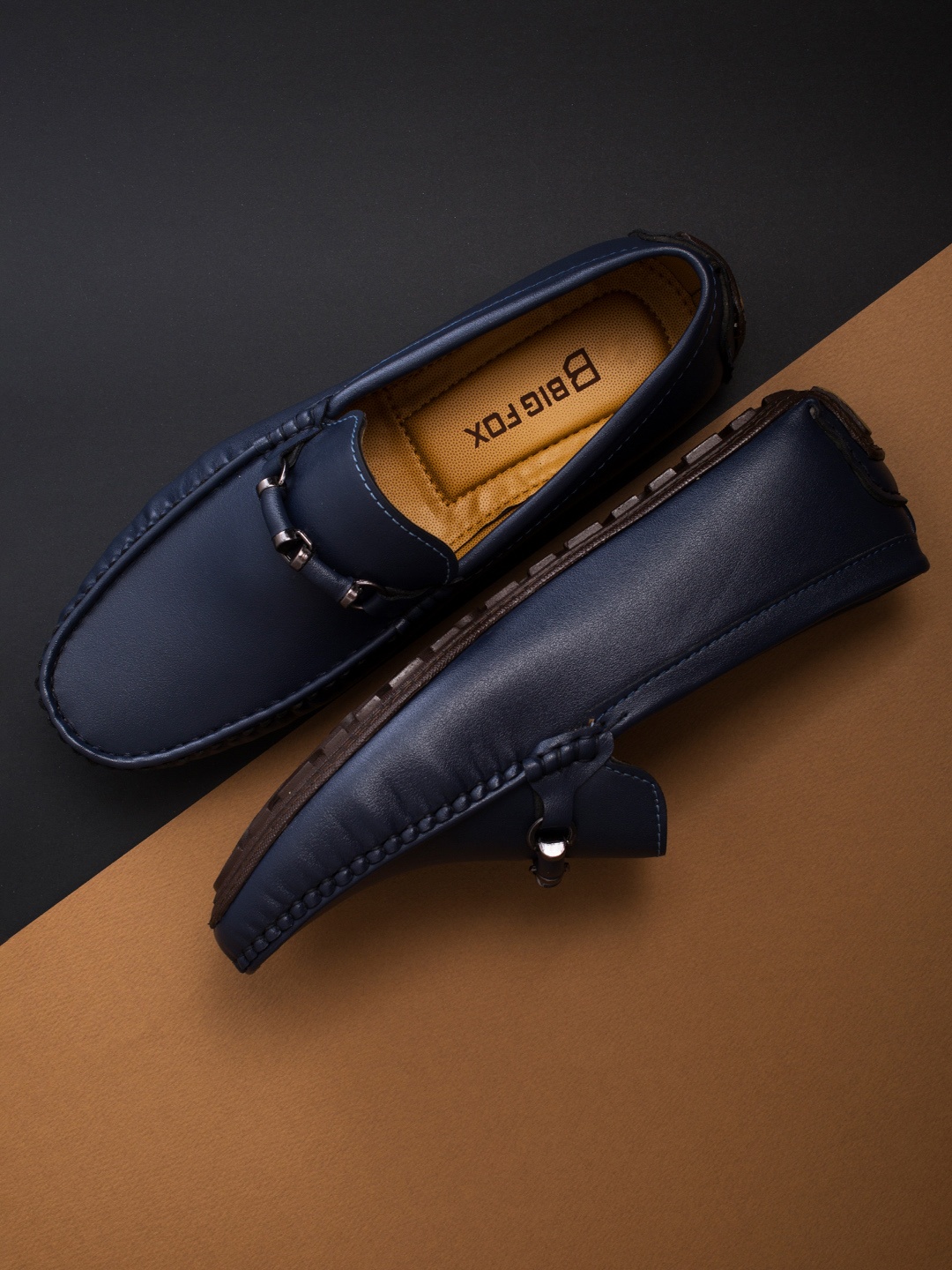 

Big Fox Men Blue Textured Loafers