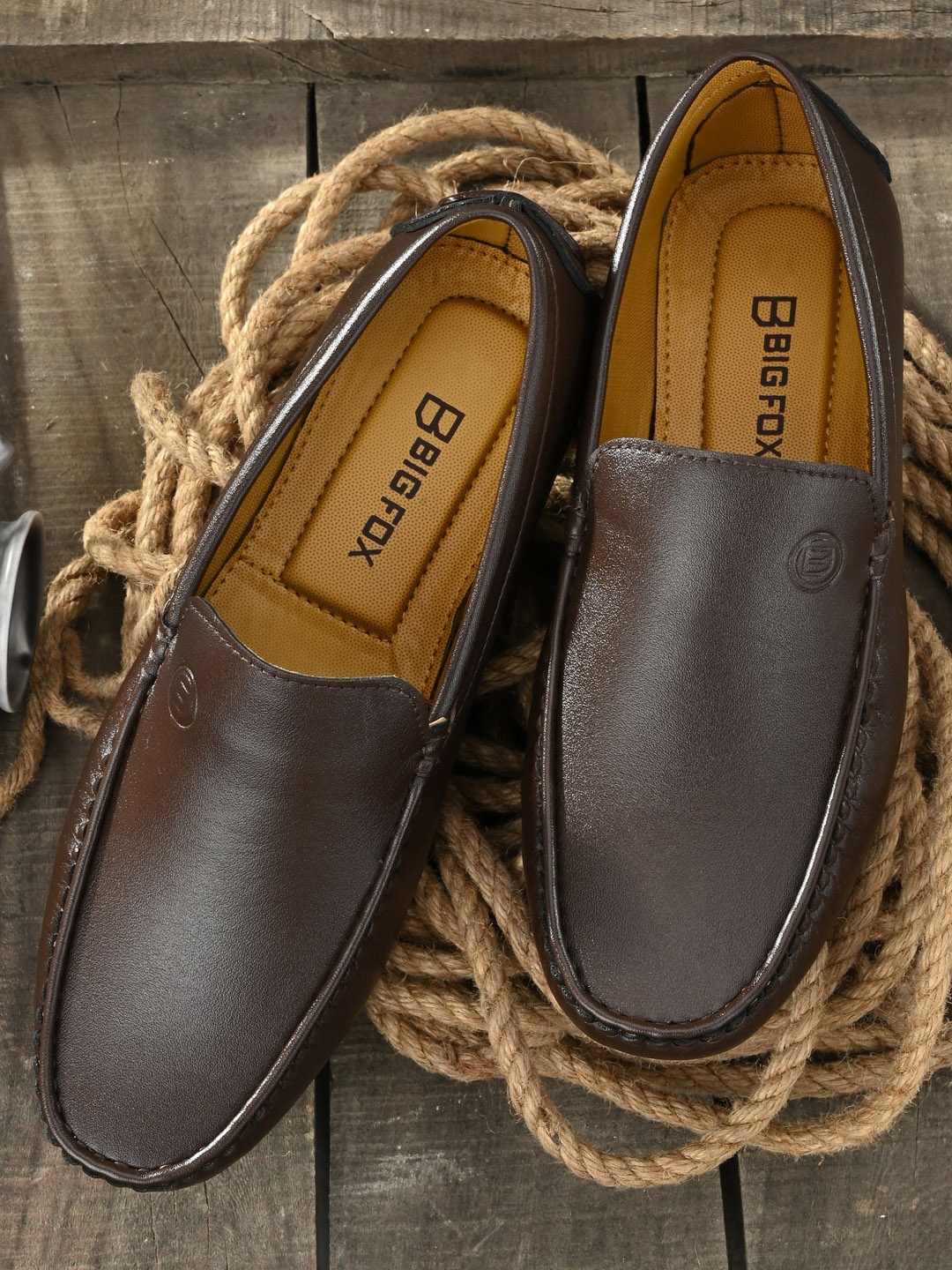 

Big Fox Men Brown Solid Lightweight Loafers