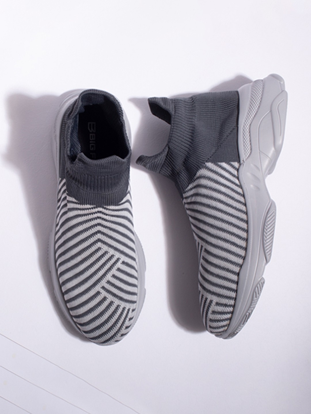 

Big Fox Men Grey Striped Slip-On Sneakers