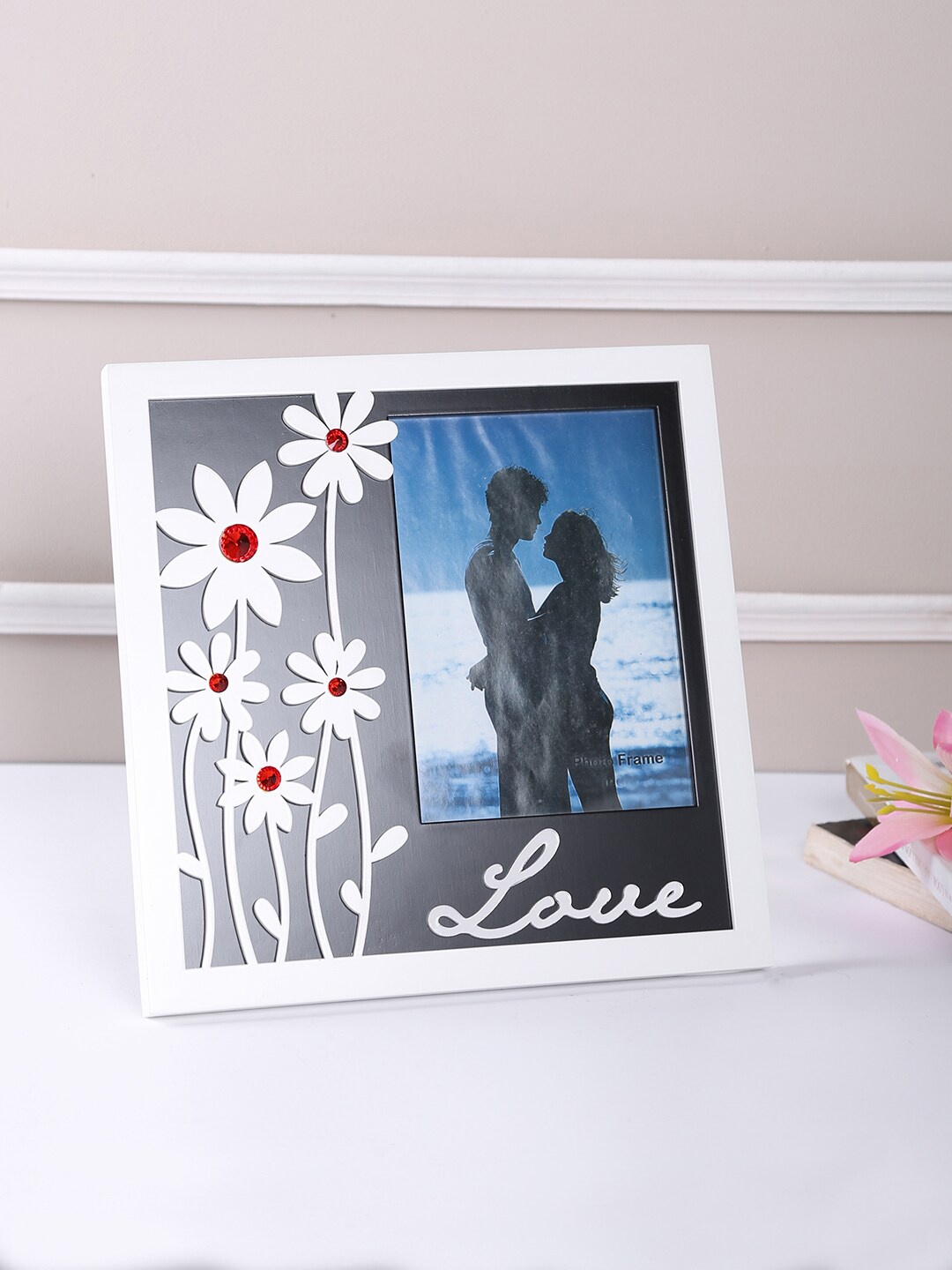 

TAYHAA Black & White Couple Printed Table-Top Photo Frame