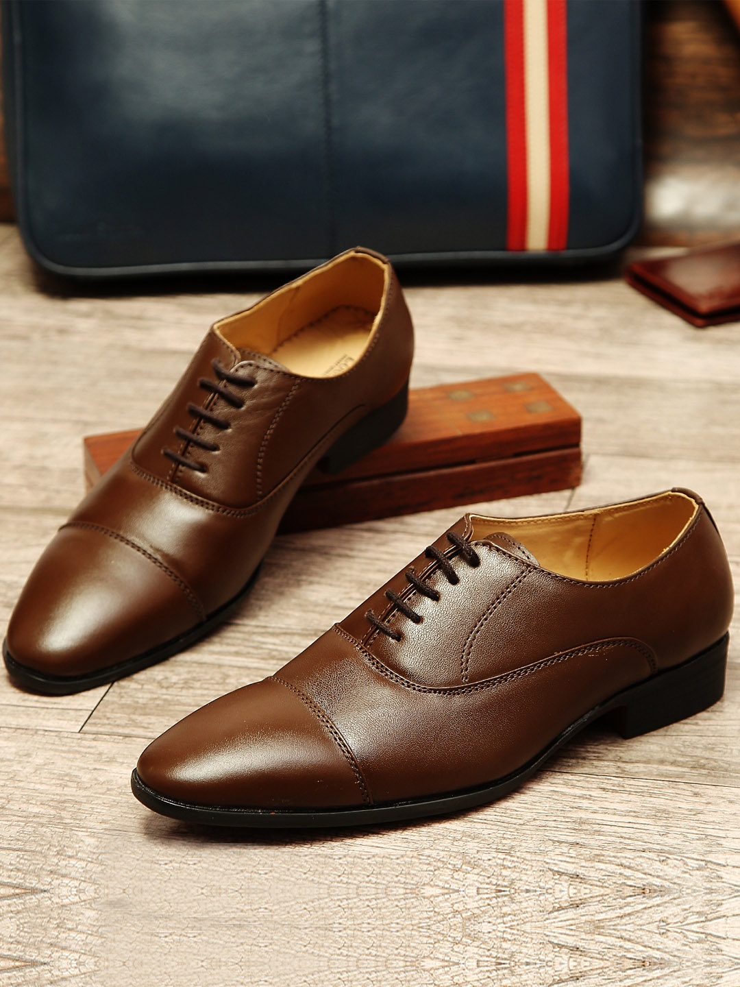 

LOUIS STITCH Men Brown Solid Genuine Leather Formal Oxfords