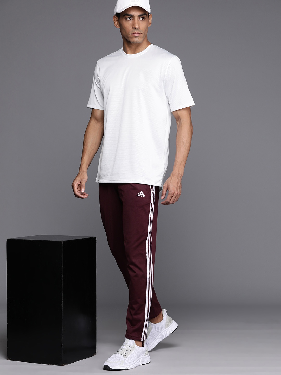 

ADIDAS Originals Men Adicolor LOCK UP Sustainable Track Pants, Burgundy