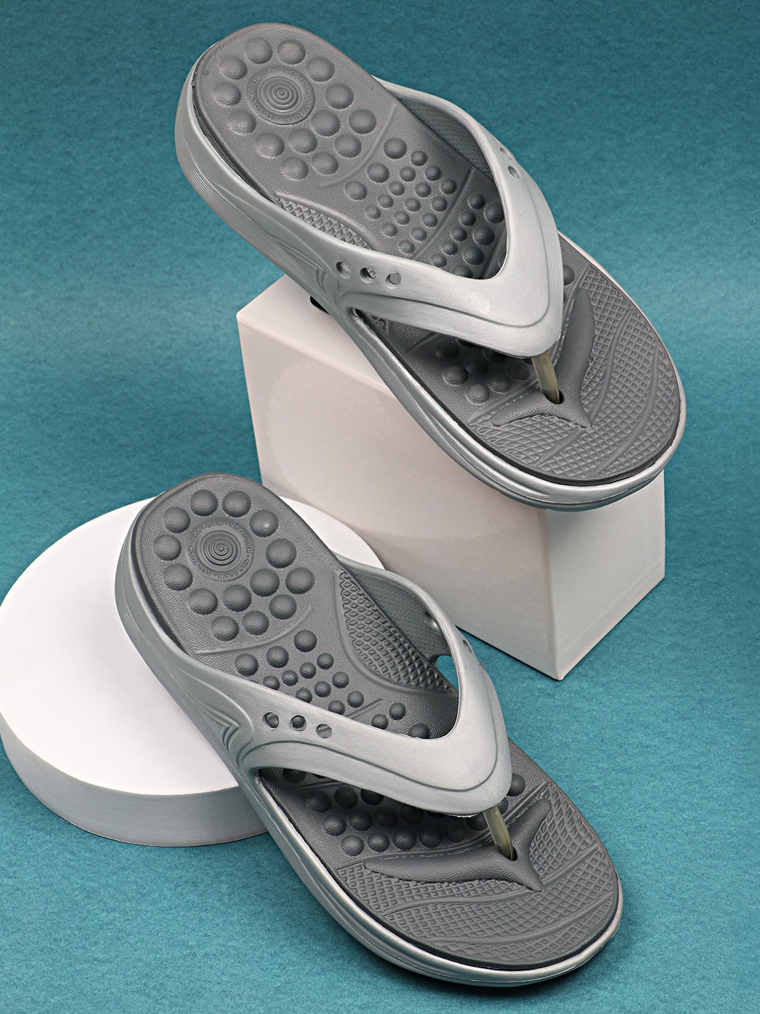 

NEOZ Men Grey Rubber Thong Flip-Flops