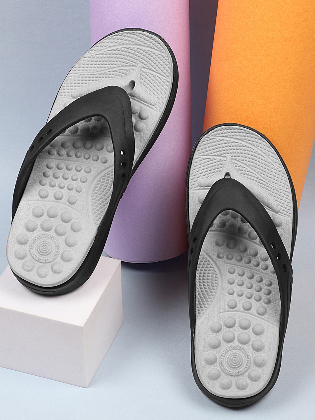 

NEOZ Men Black & Grey Rubber Thong Flip-Flops
