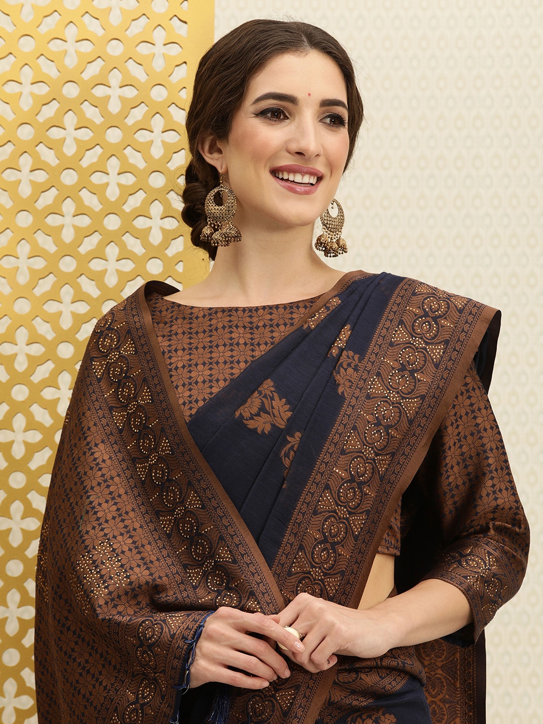 

House of Pataudi Navy Blue & Bronze-Toned Ethnic Motifs Beads & Stones Saree